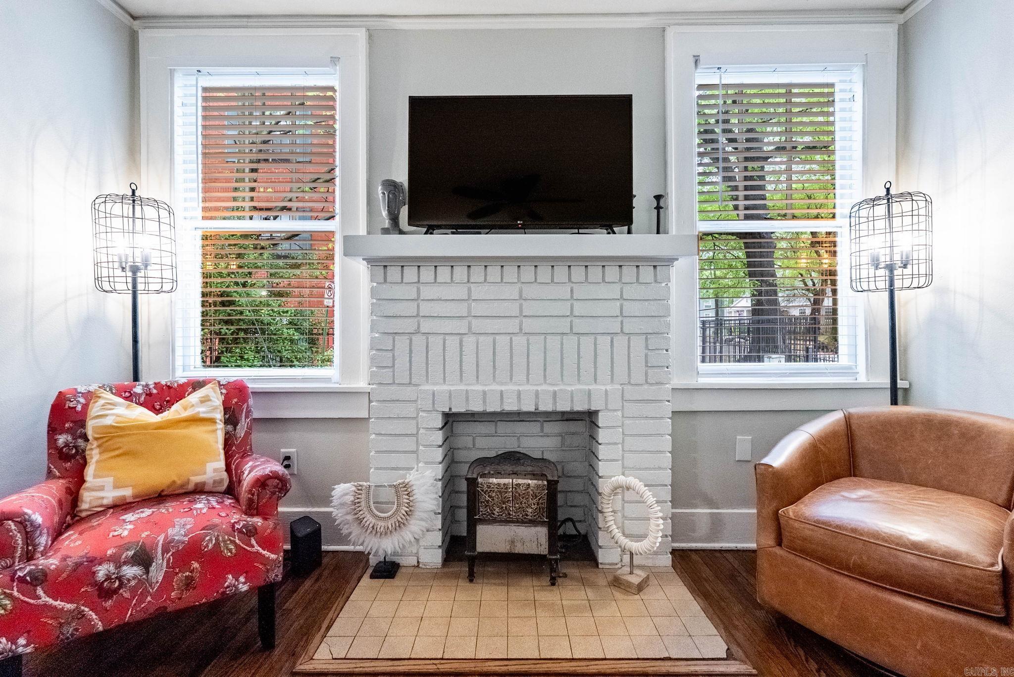 406 E 7th Street