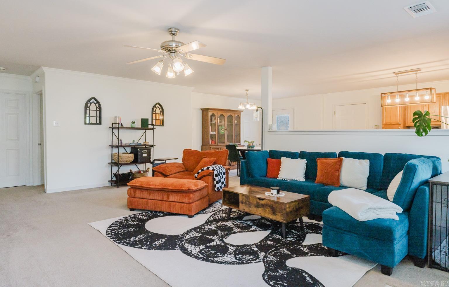 109 E Chaney