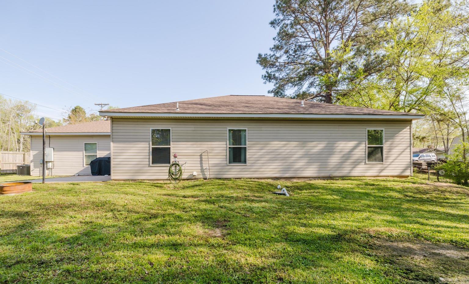 109 E Chaney
