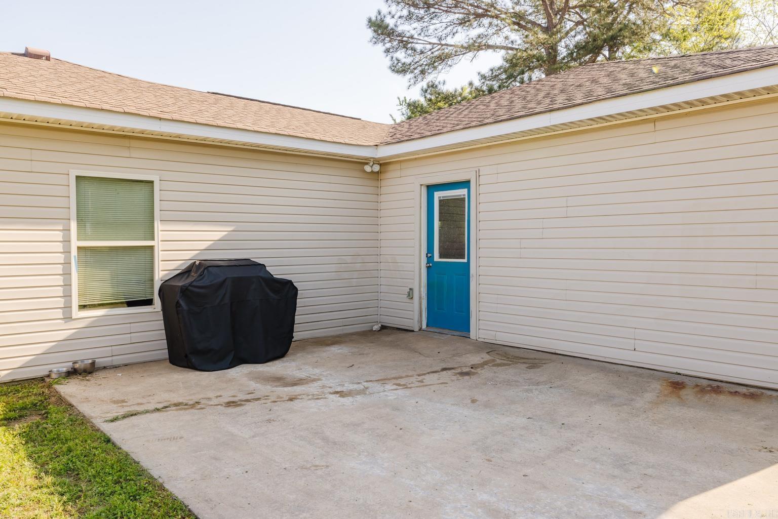 109 E Chaney