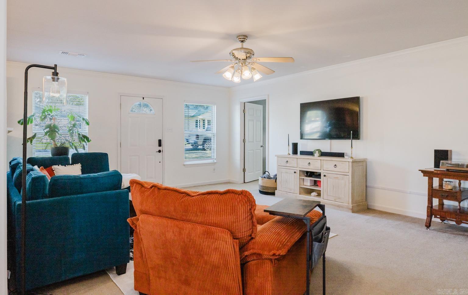 109 E Chaney