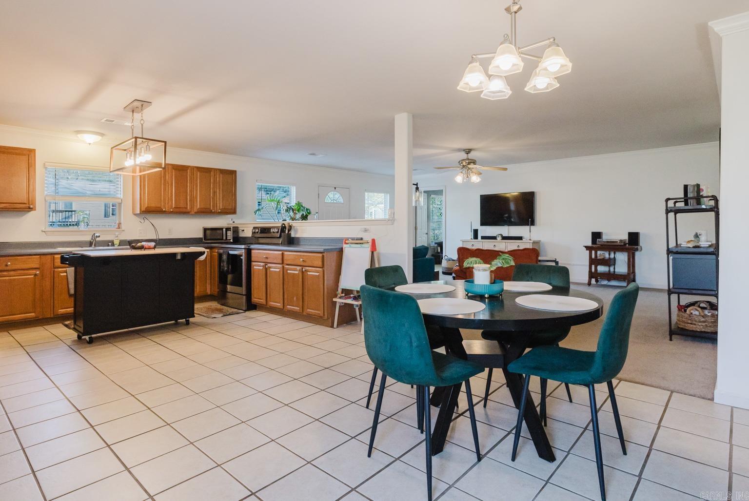 109 E Chaney