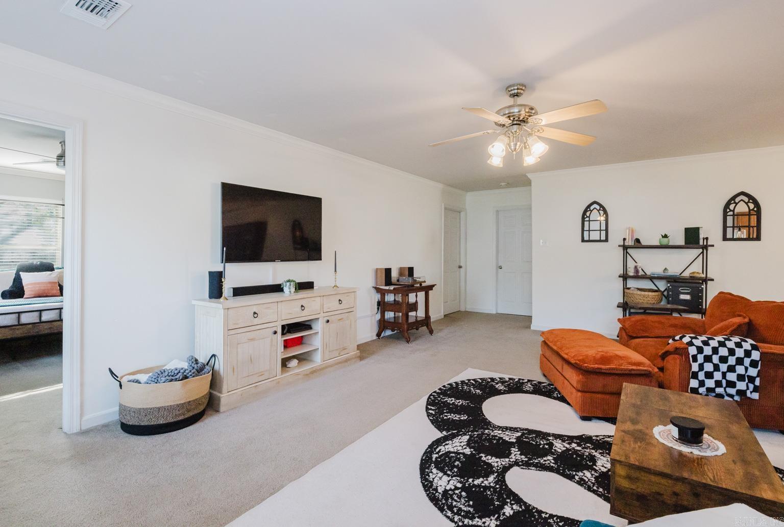 109 E Chaney
