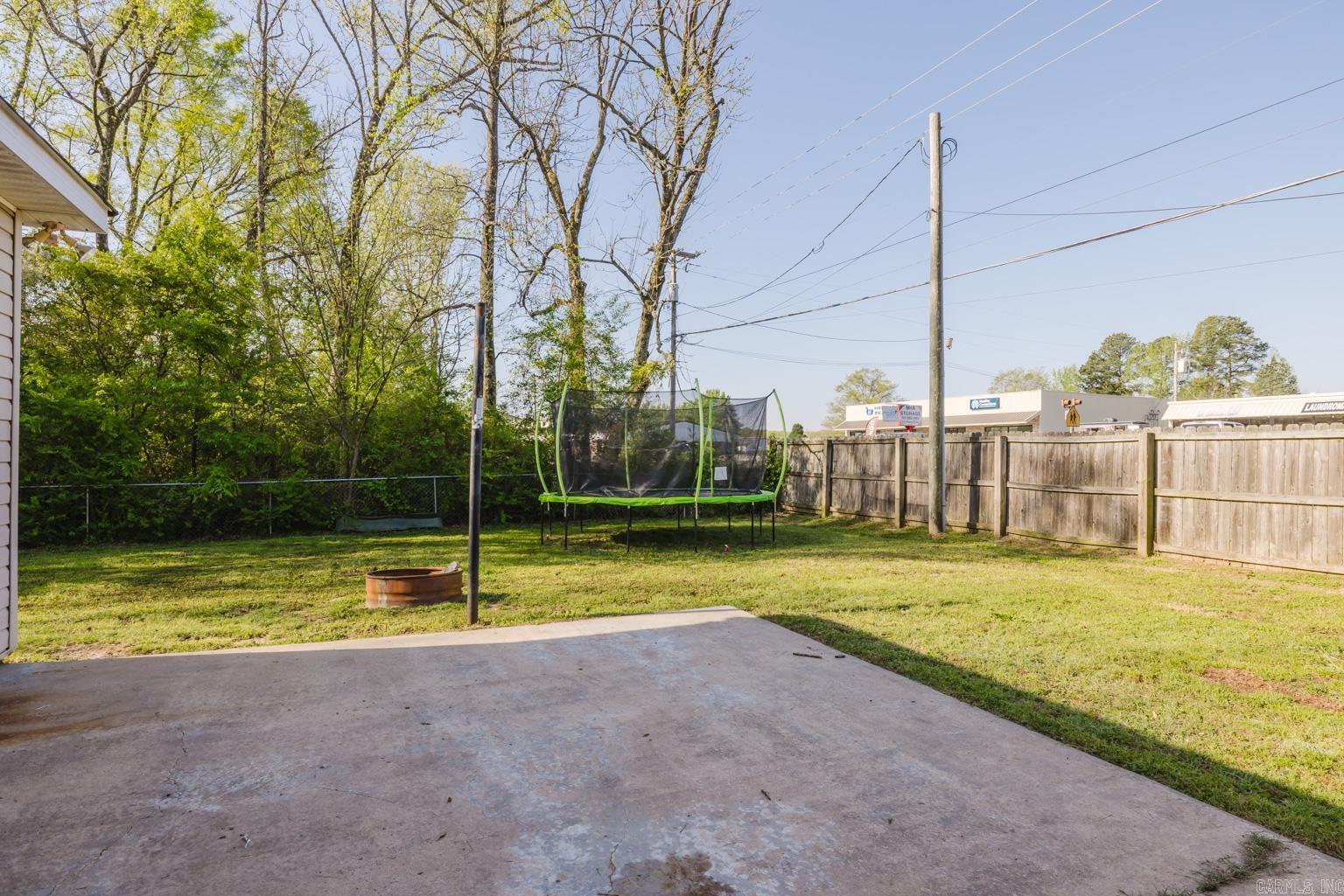 109 E Chaney