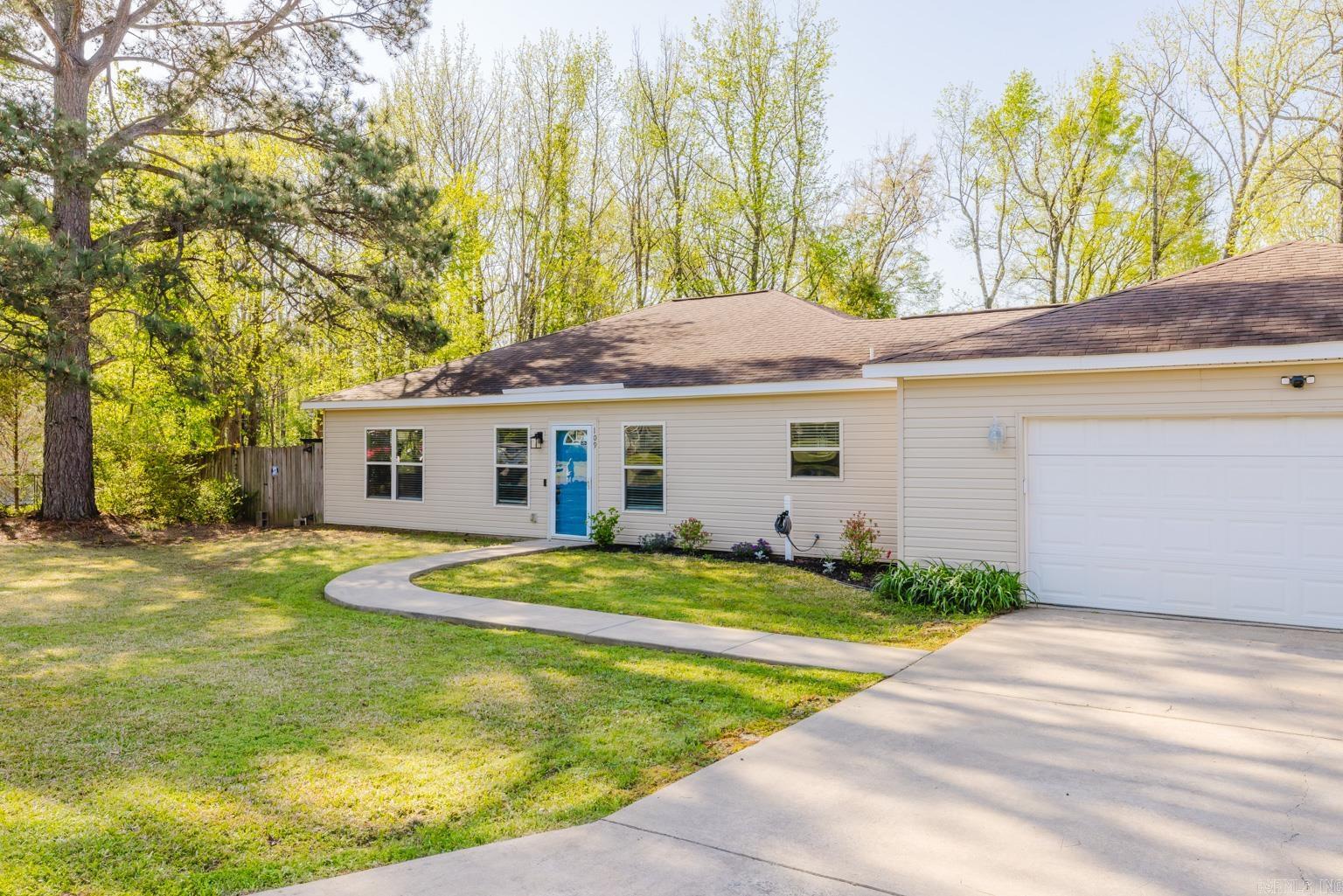109 E Chaney