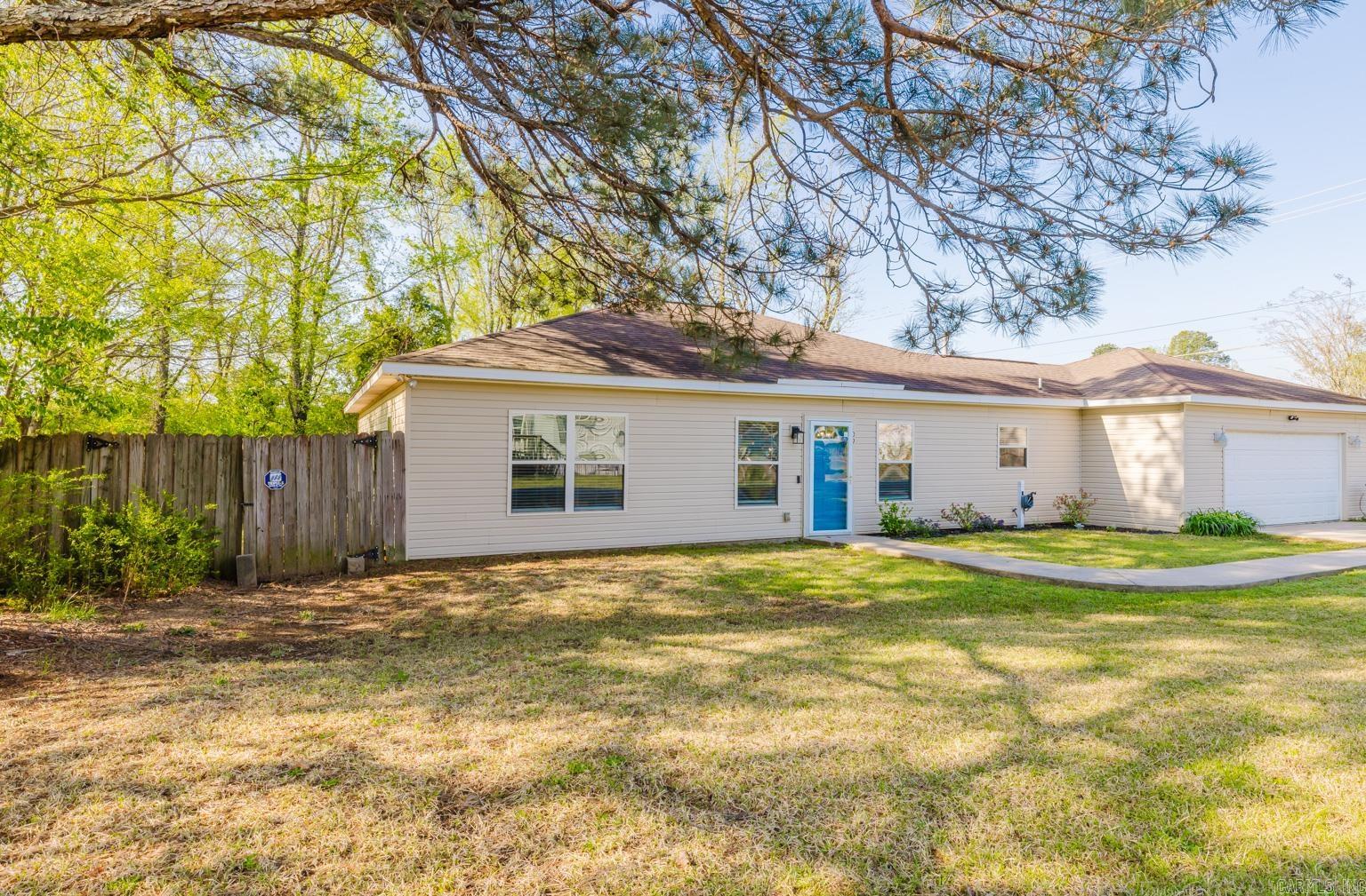 109 E Chaney