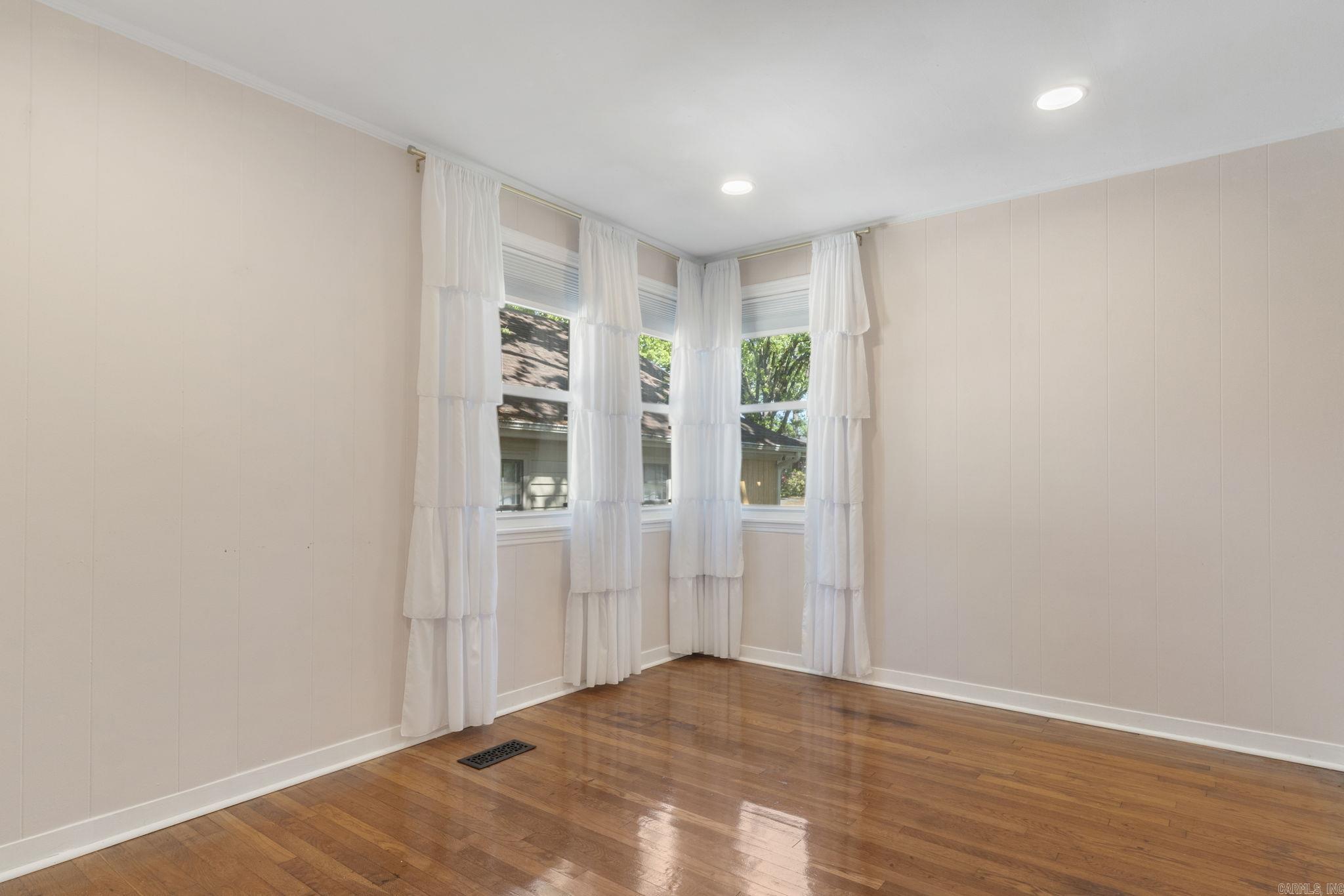 6123 Longwood
