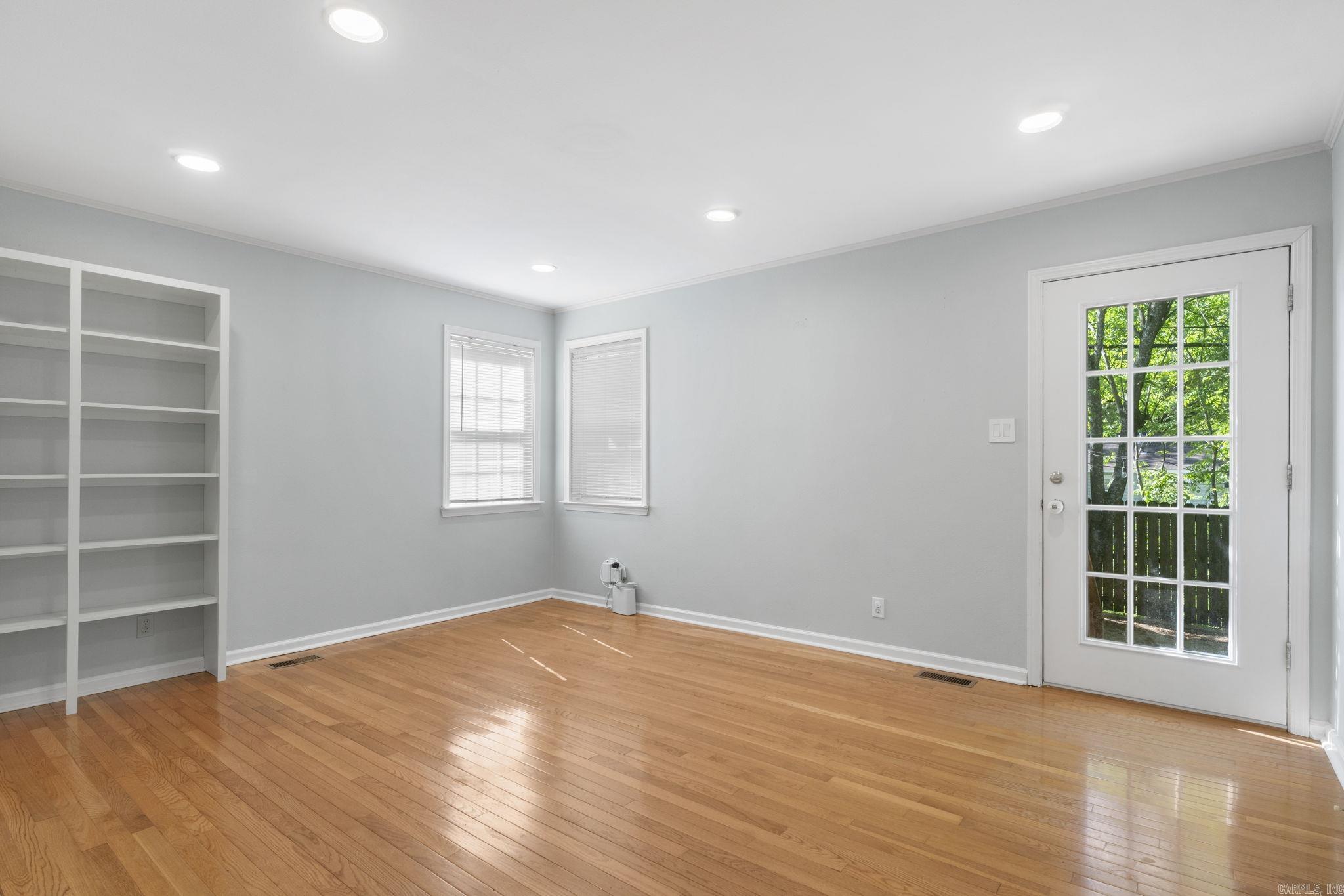 6123 Longwood