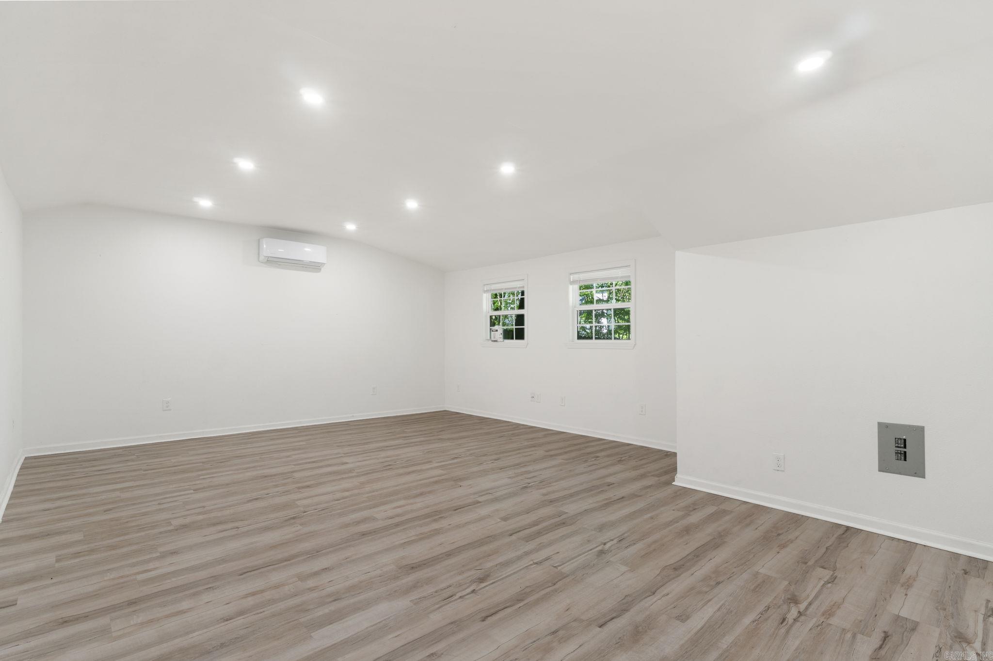 6123 Longwood