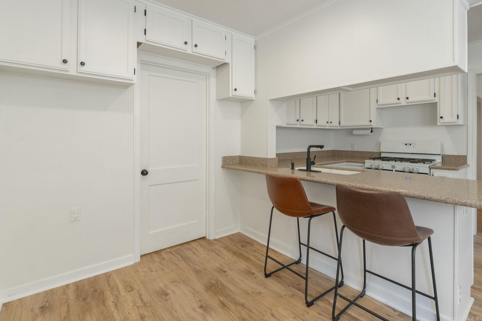 6123 Longwood