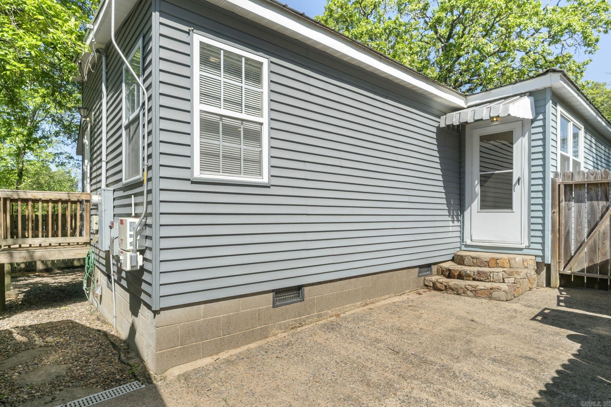 6123 Longwood