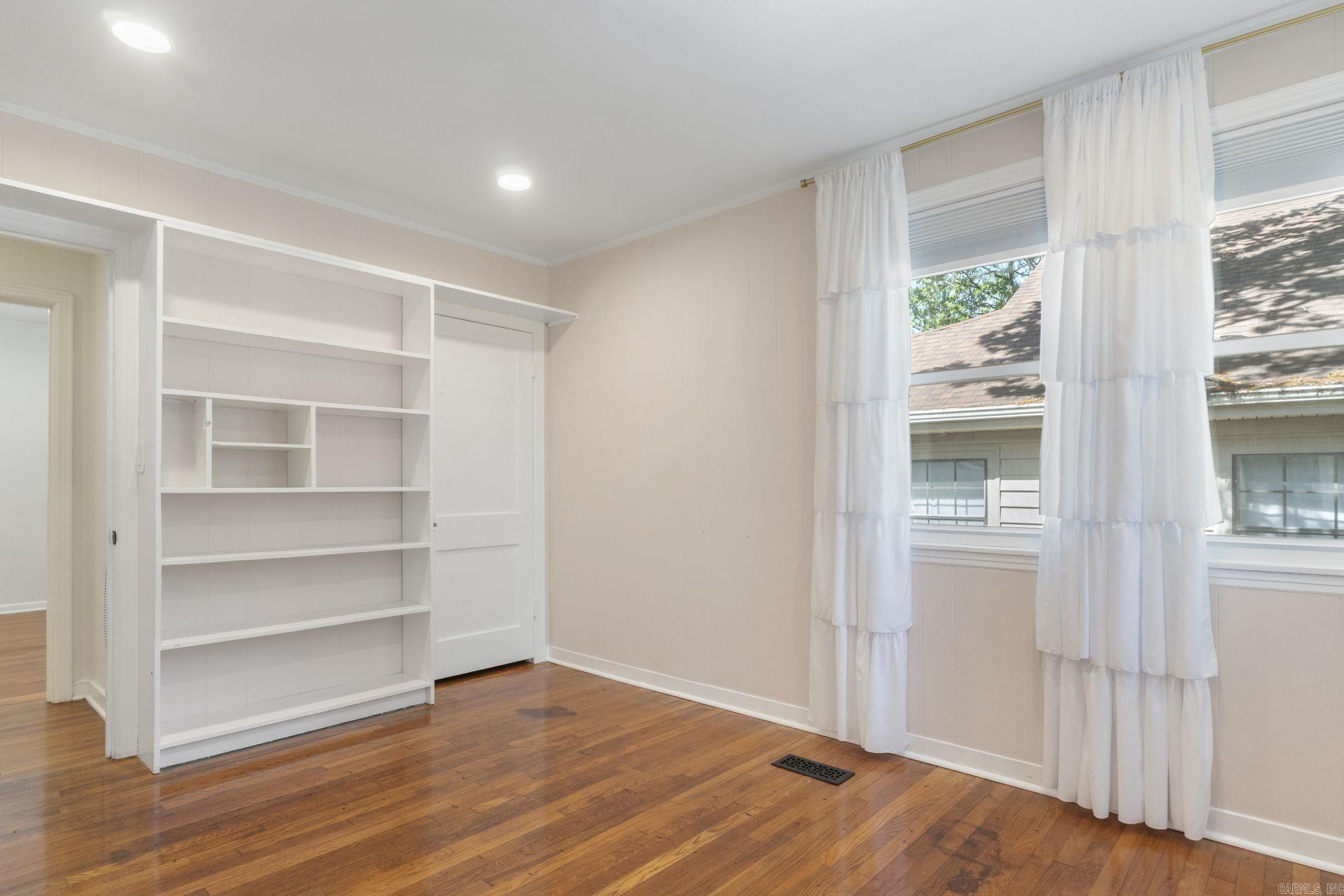 6123 Longwood