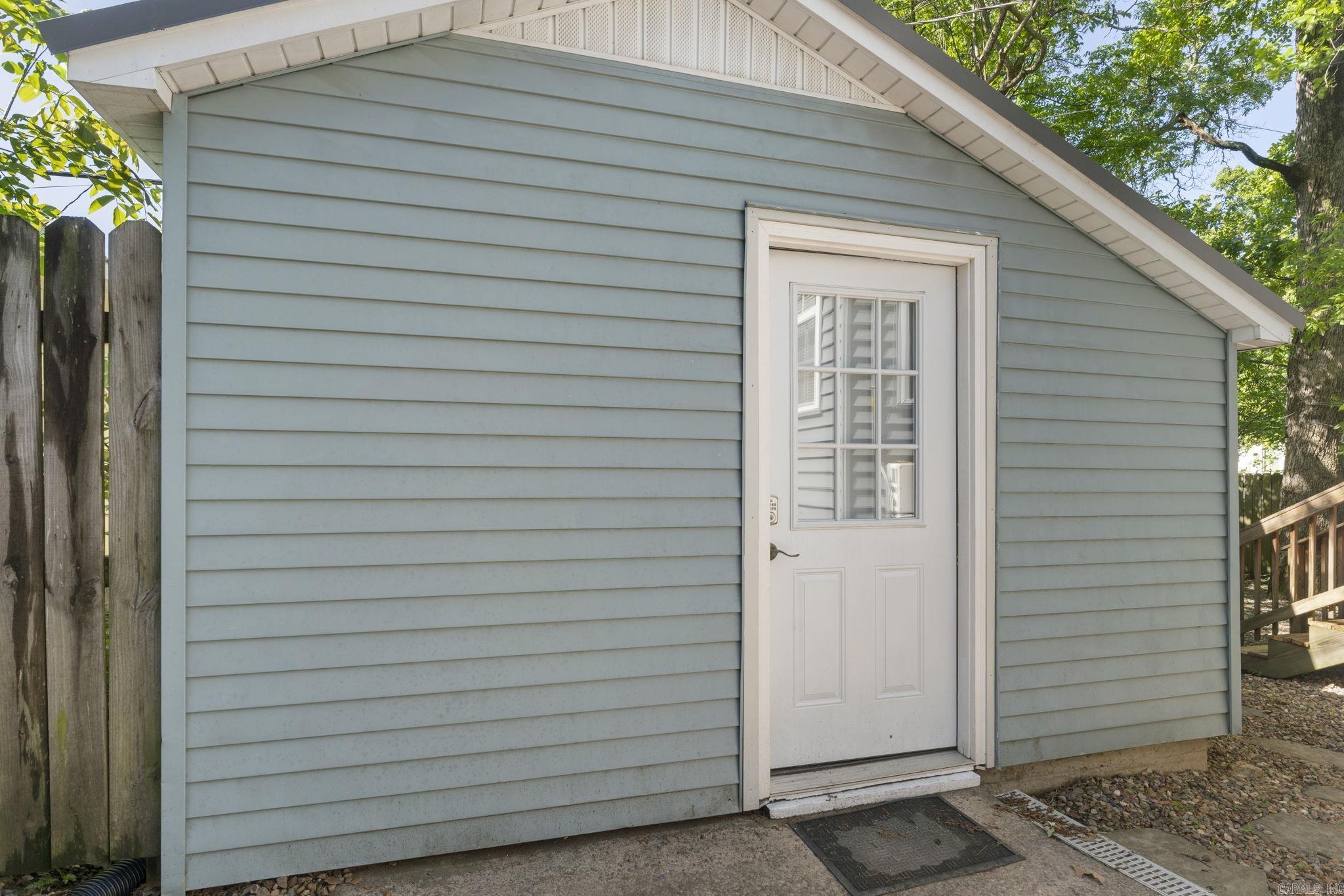 6123 Longwood