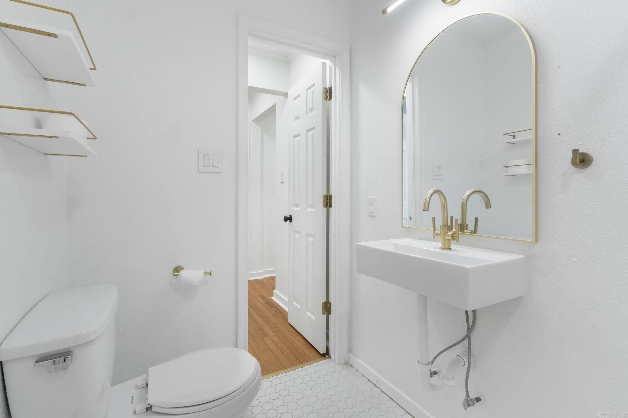 6123 Longwood