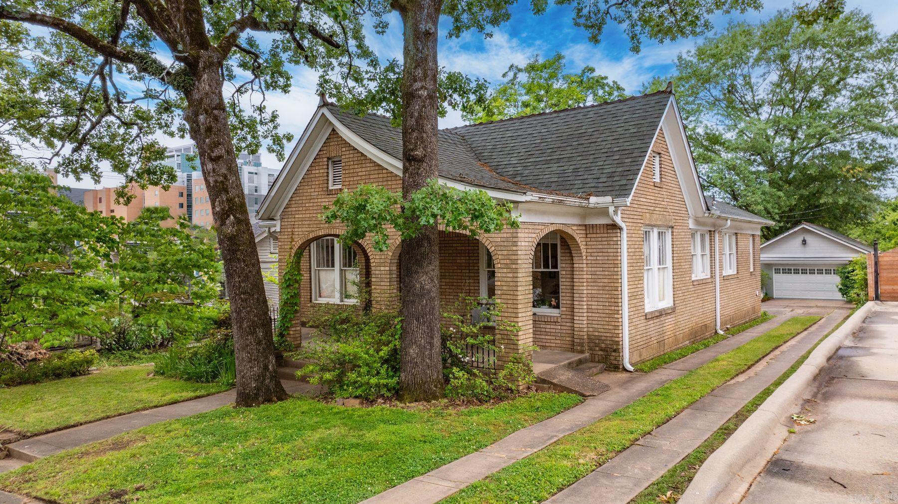 104 N Pine St Street