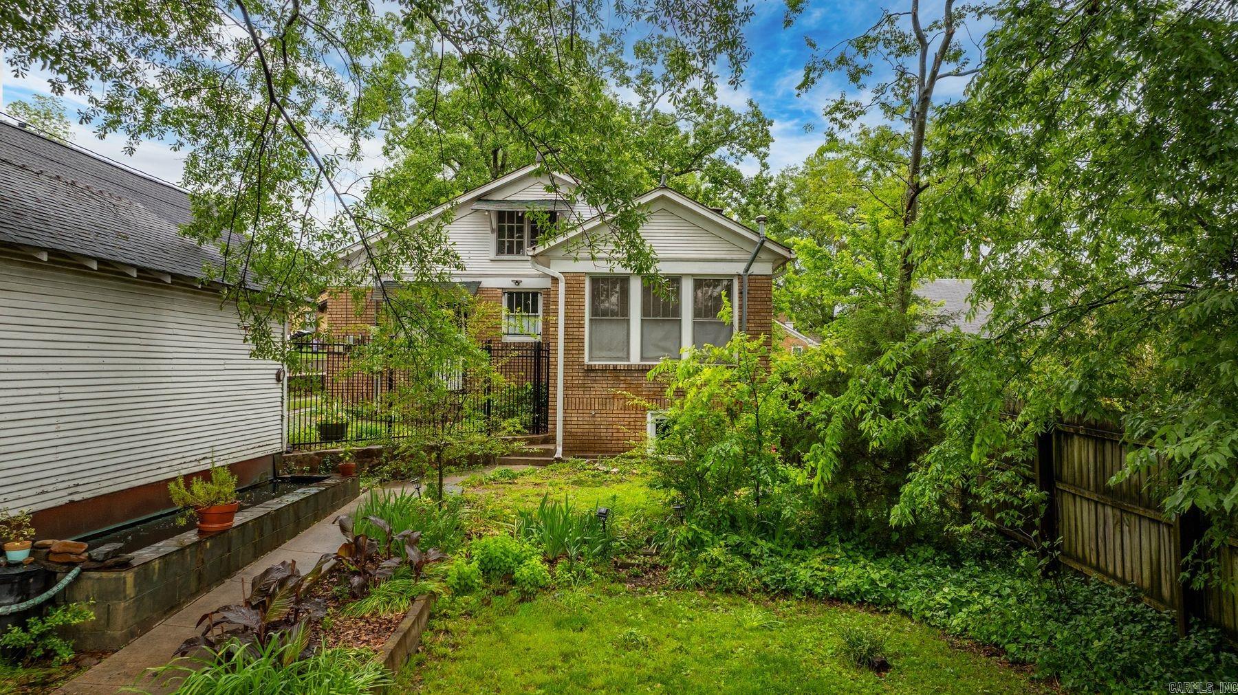 104 N Pine St Street