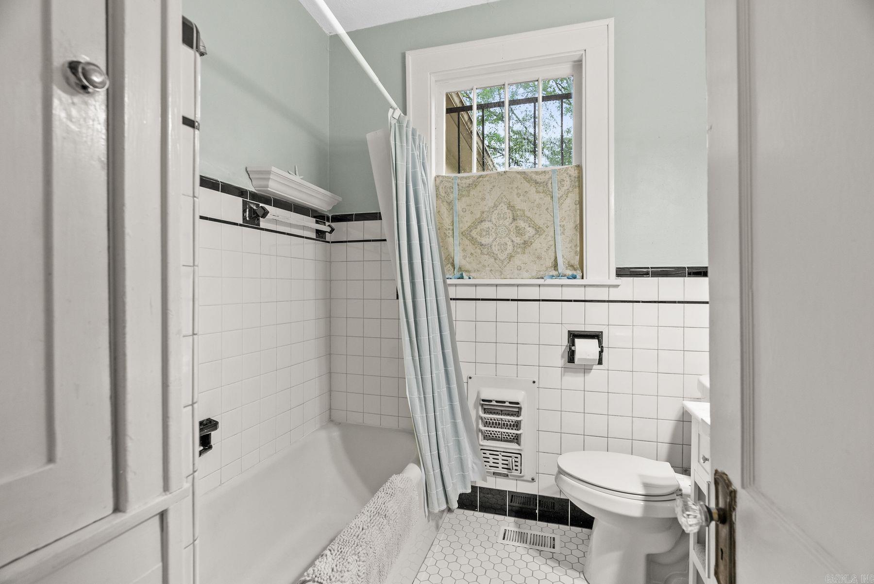 104 N Pine St Street