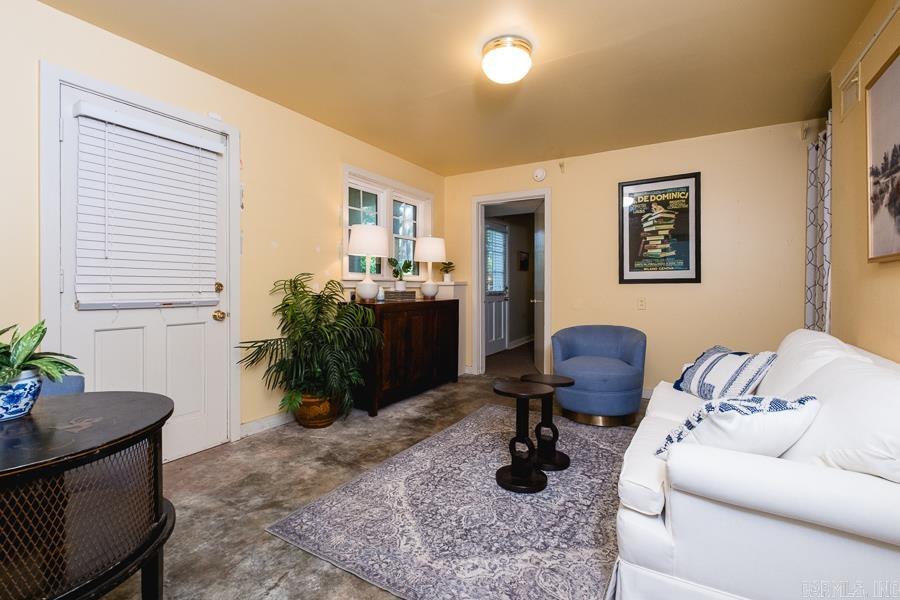 5336 N Grandview