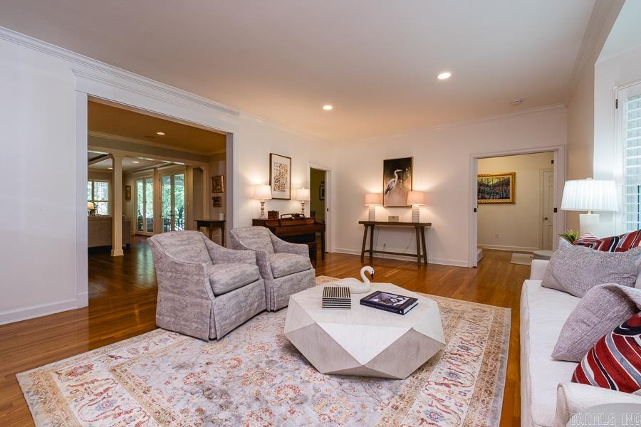 5336 N Grandview