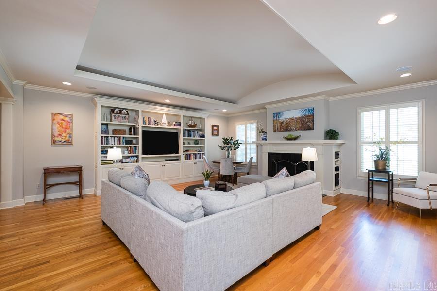5336 N Grandview