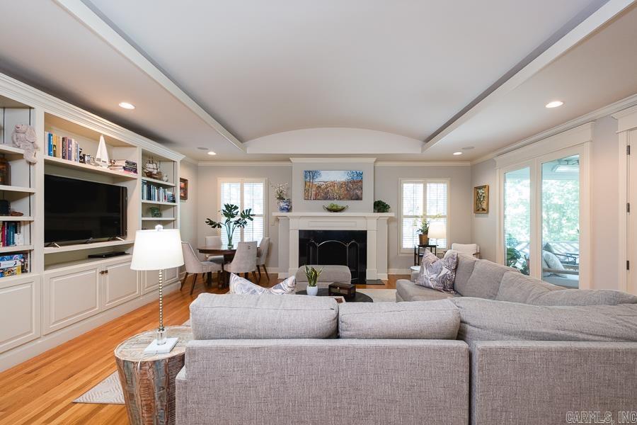 5336 N Grandview