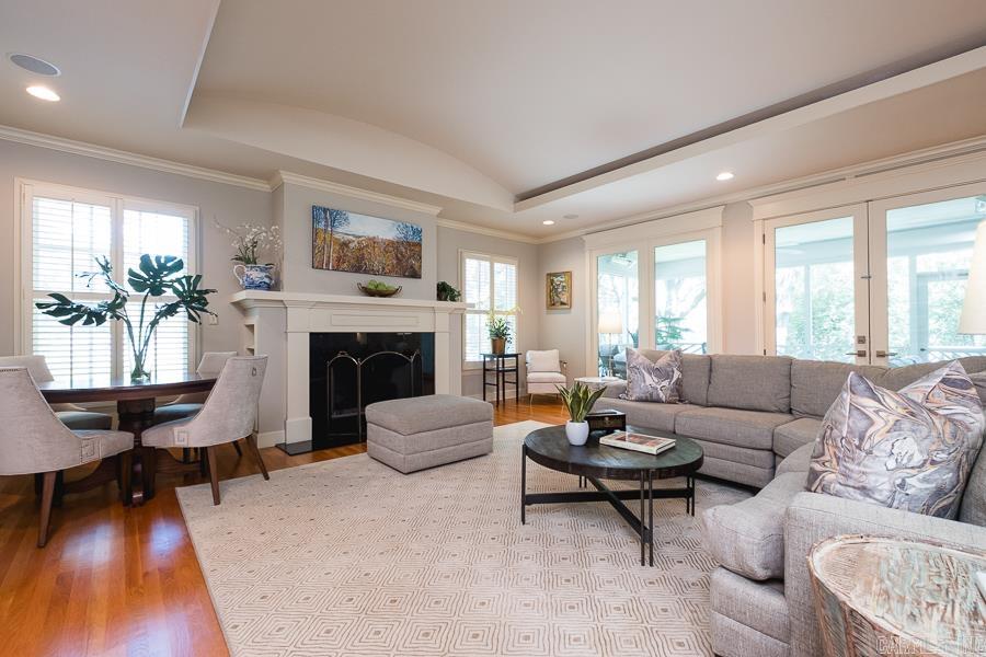 5336 N Grandview