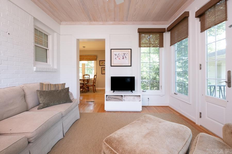 5336 N Grandview
