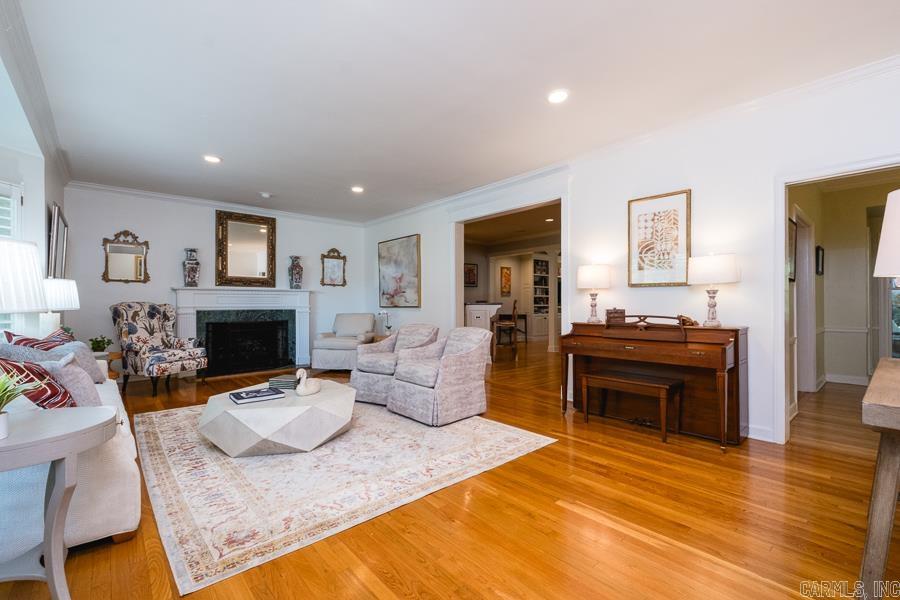 5336 N Grandview