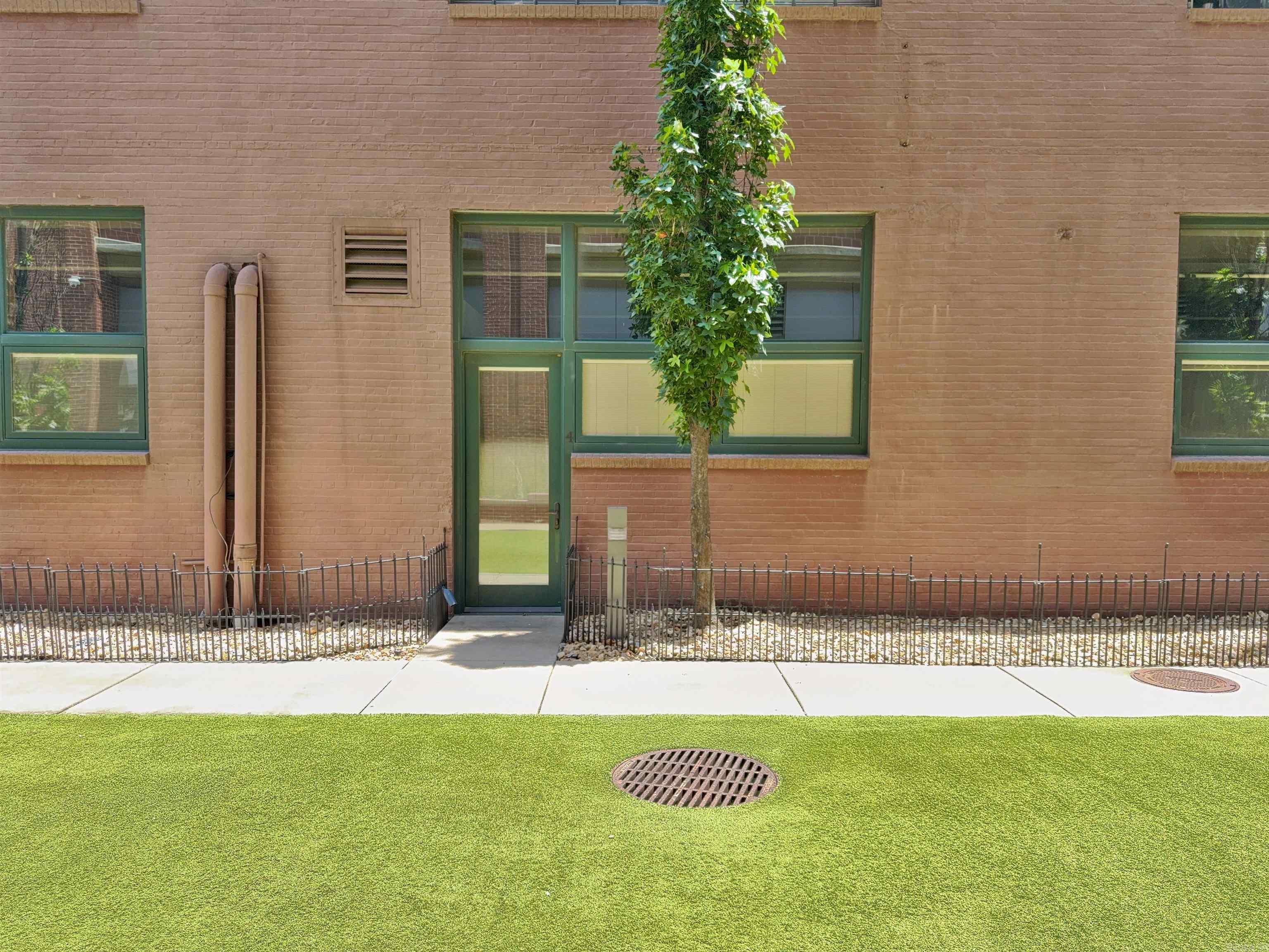 423 E 3Rd St Courtyard 4 Unit: Courtyard4