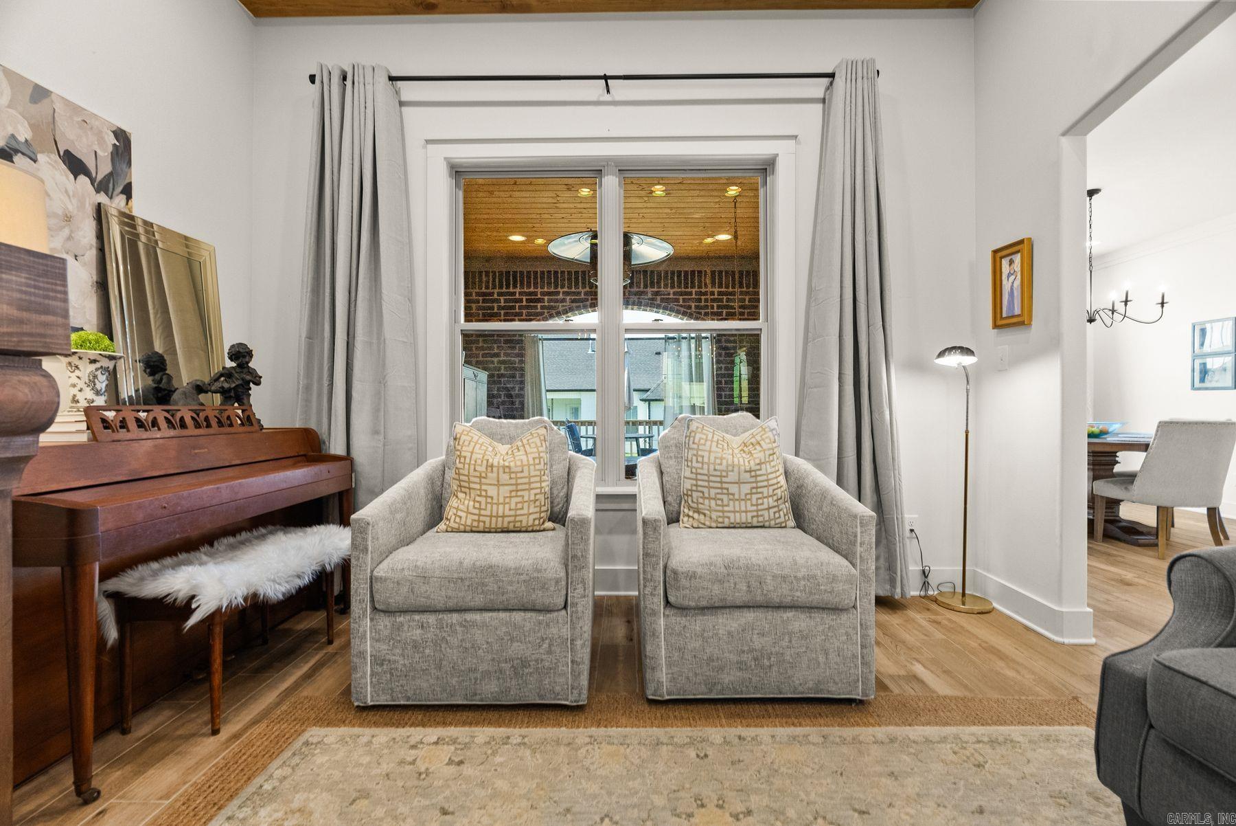 9844 Cliffside Dr Drive