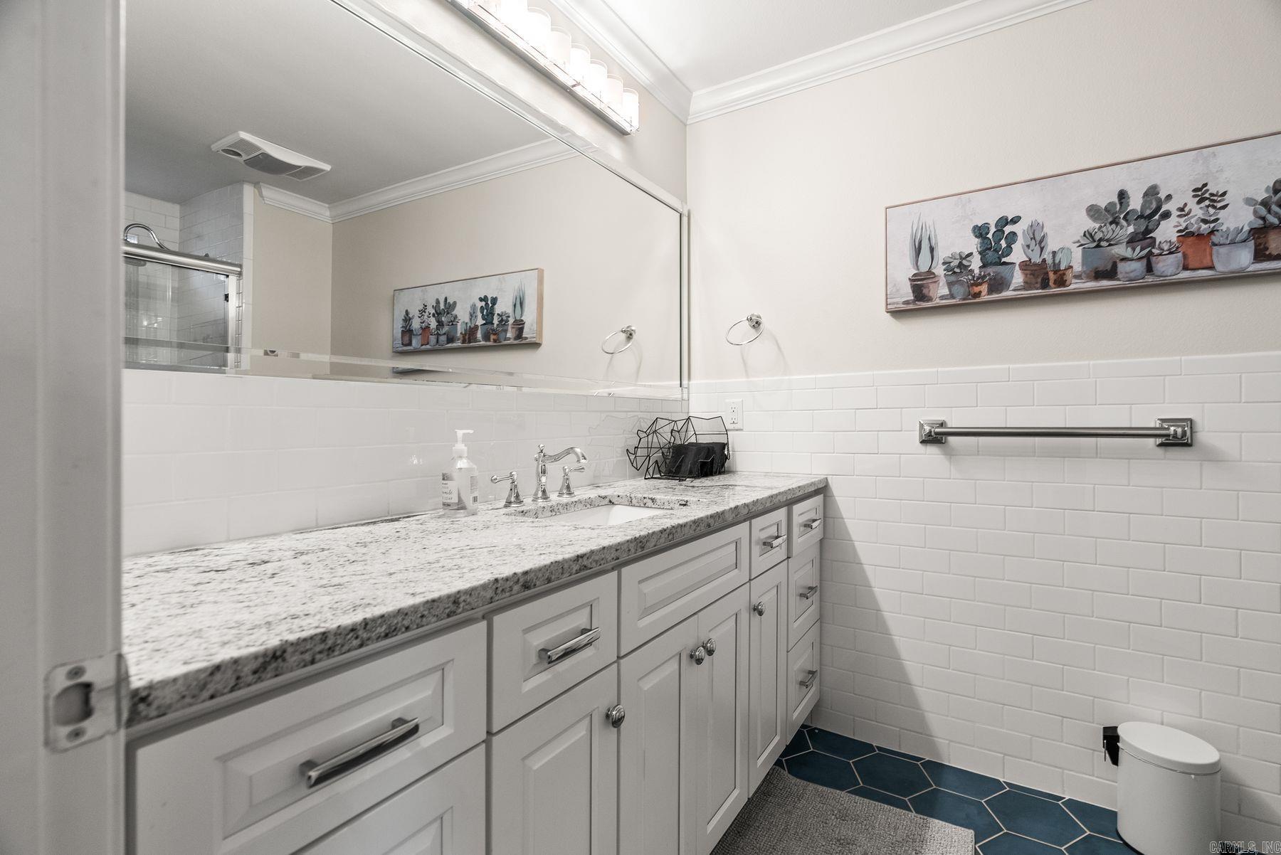 2221 N Cleveland St Street