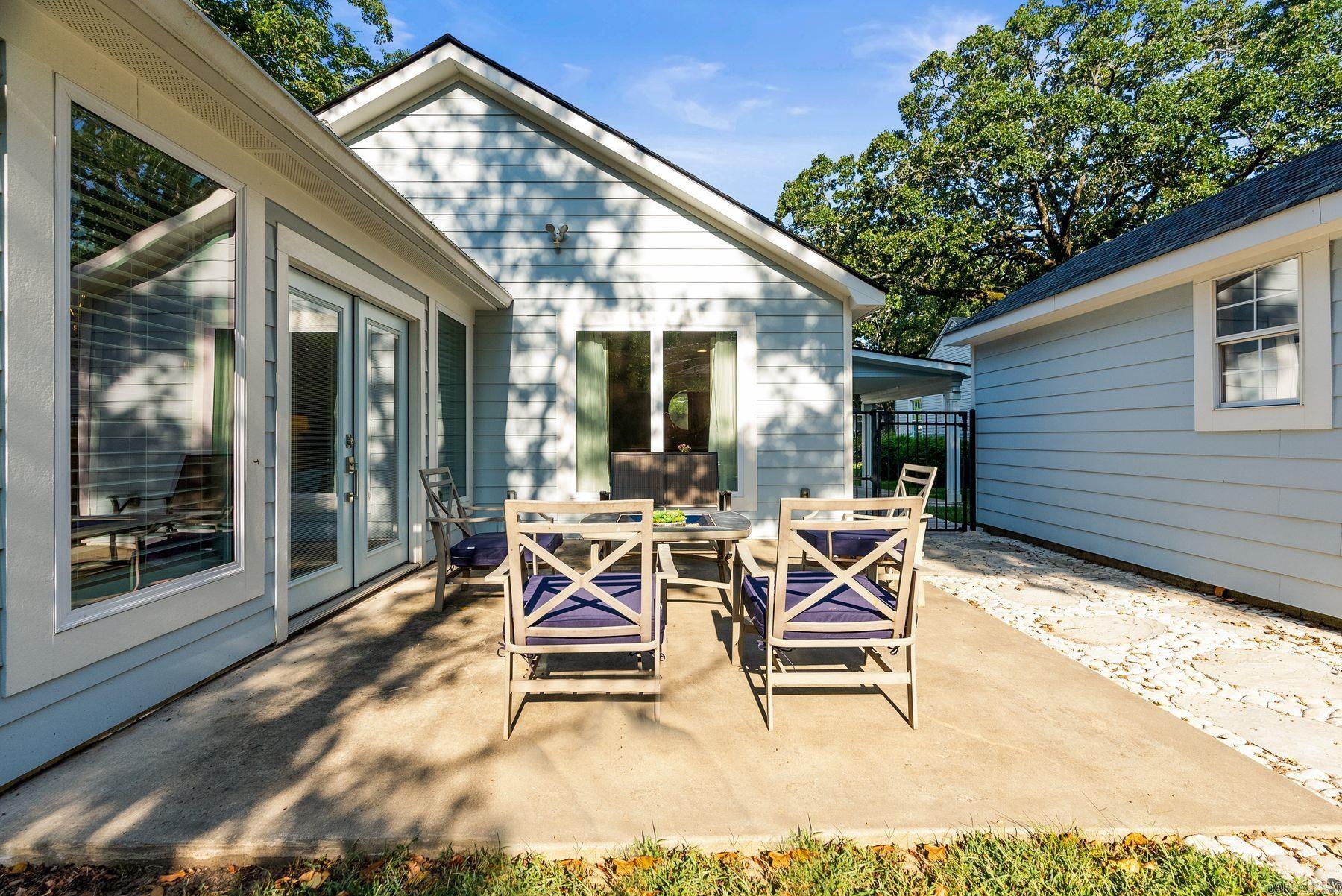 2221 N Cleveland St Street