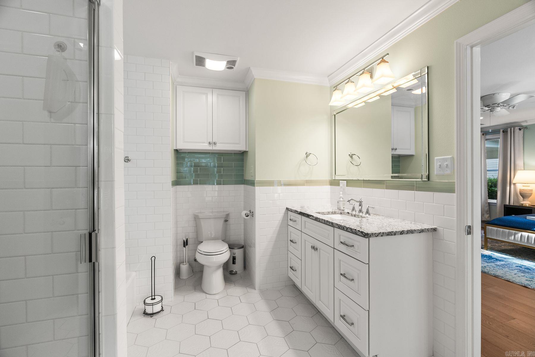 2221 N Cleveland St Street