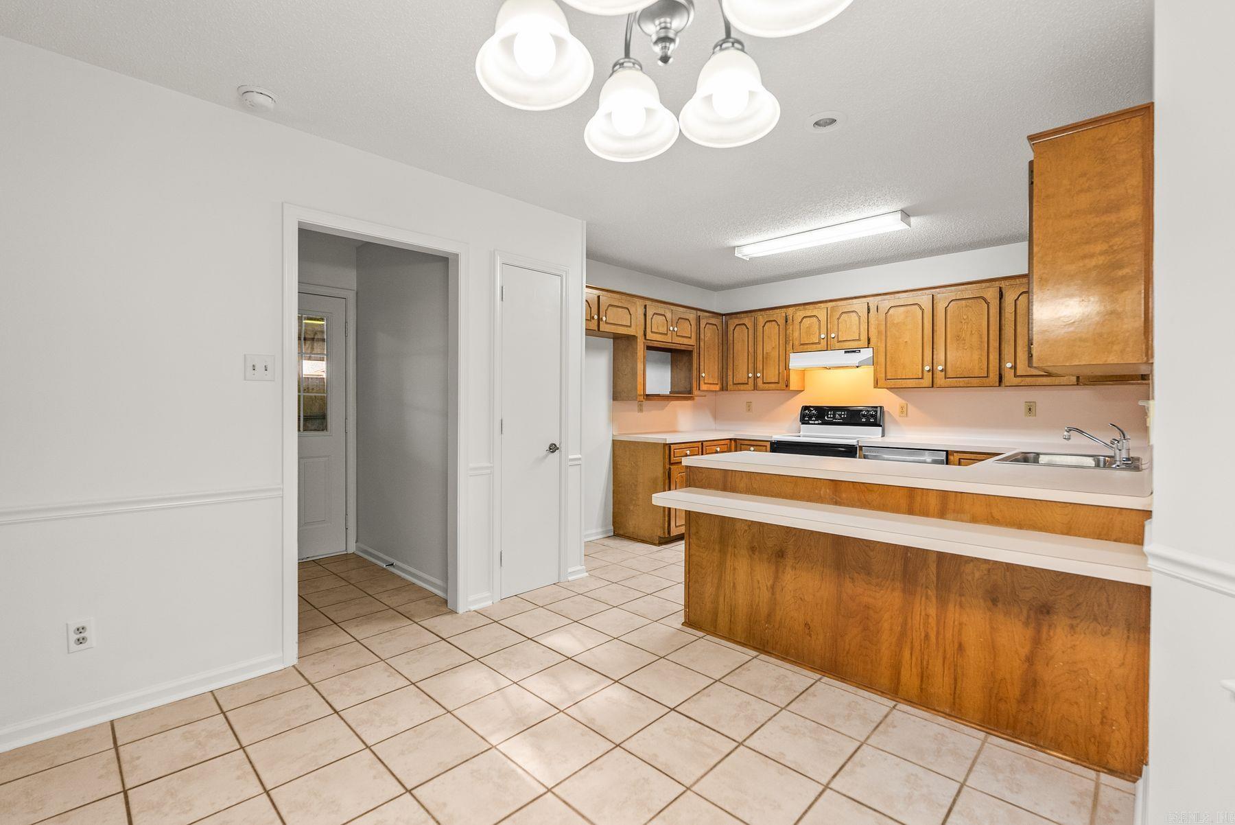 711 Chaucer Cove