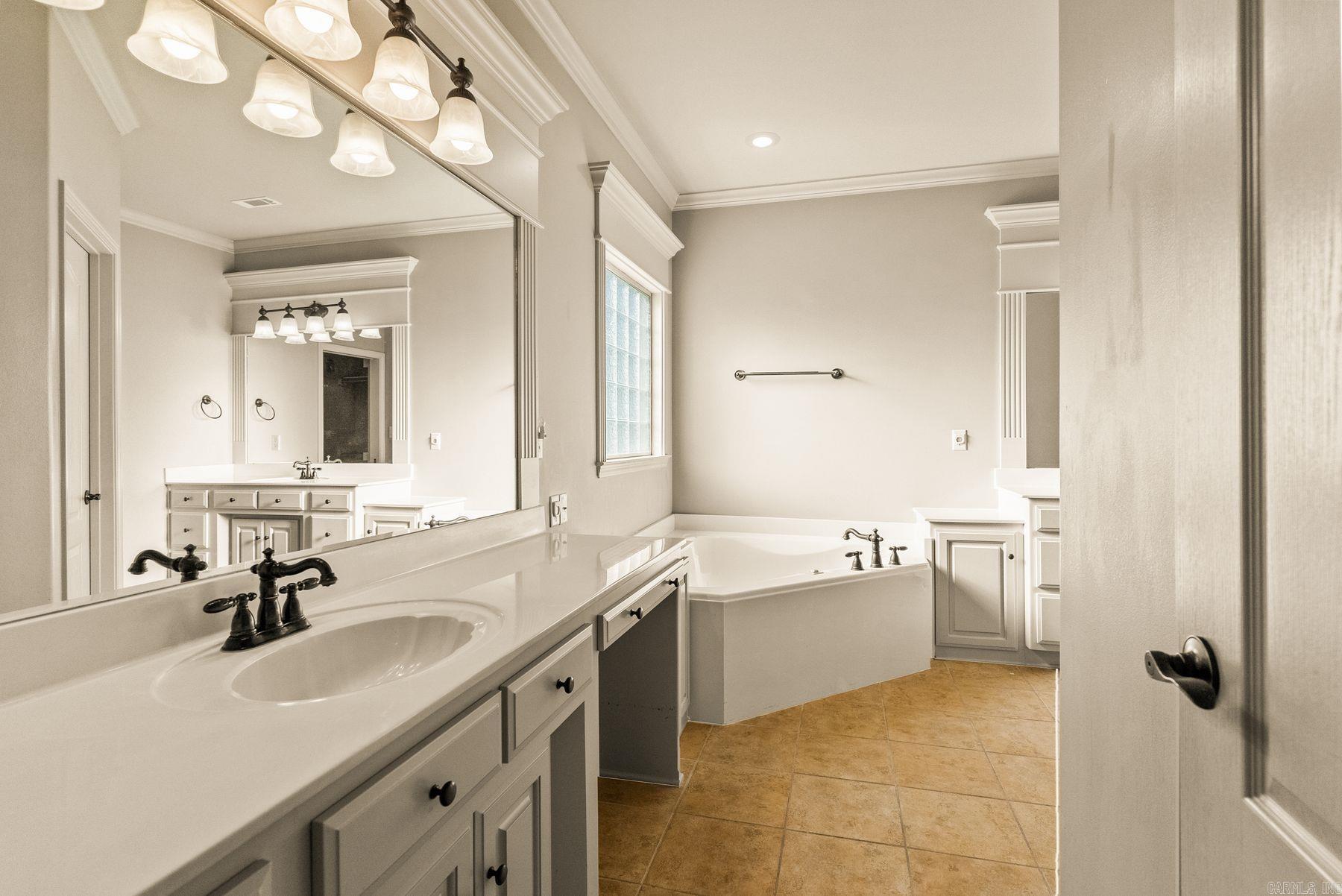 8824 Ridgeview Cove