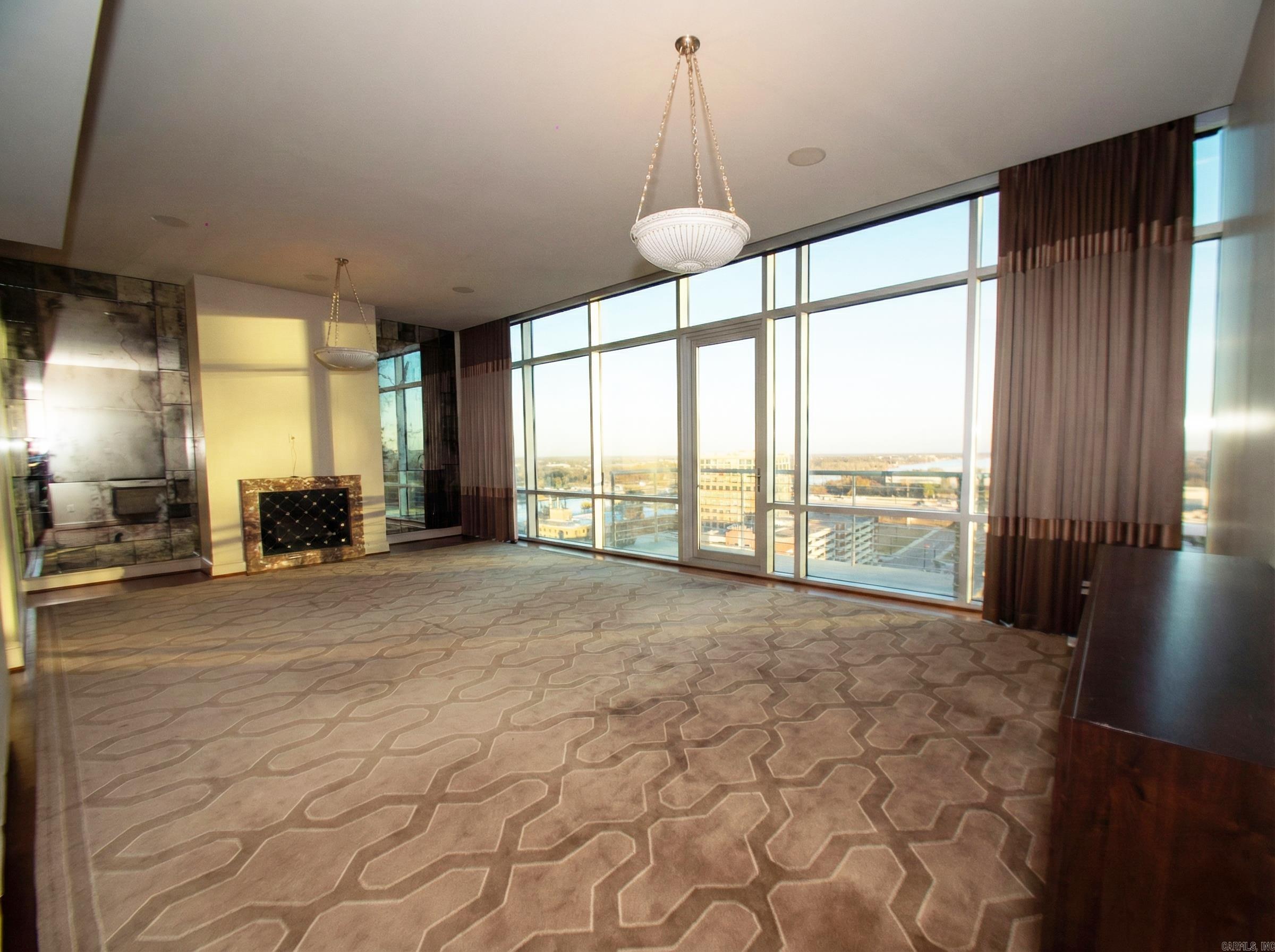 300 E Third Unit: 1504