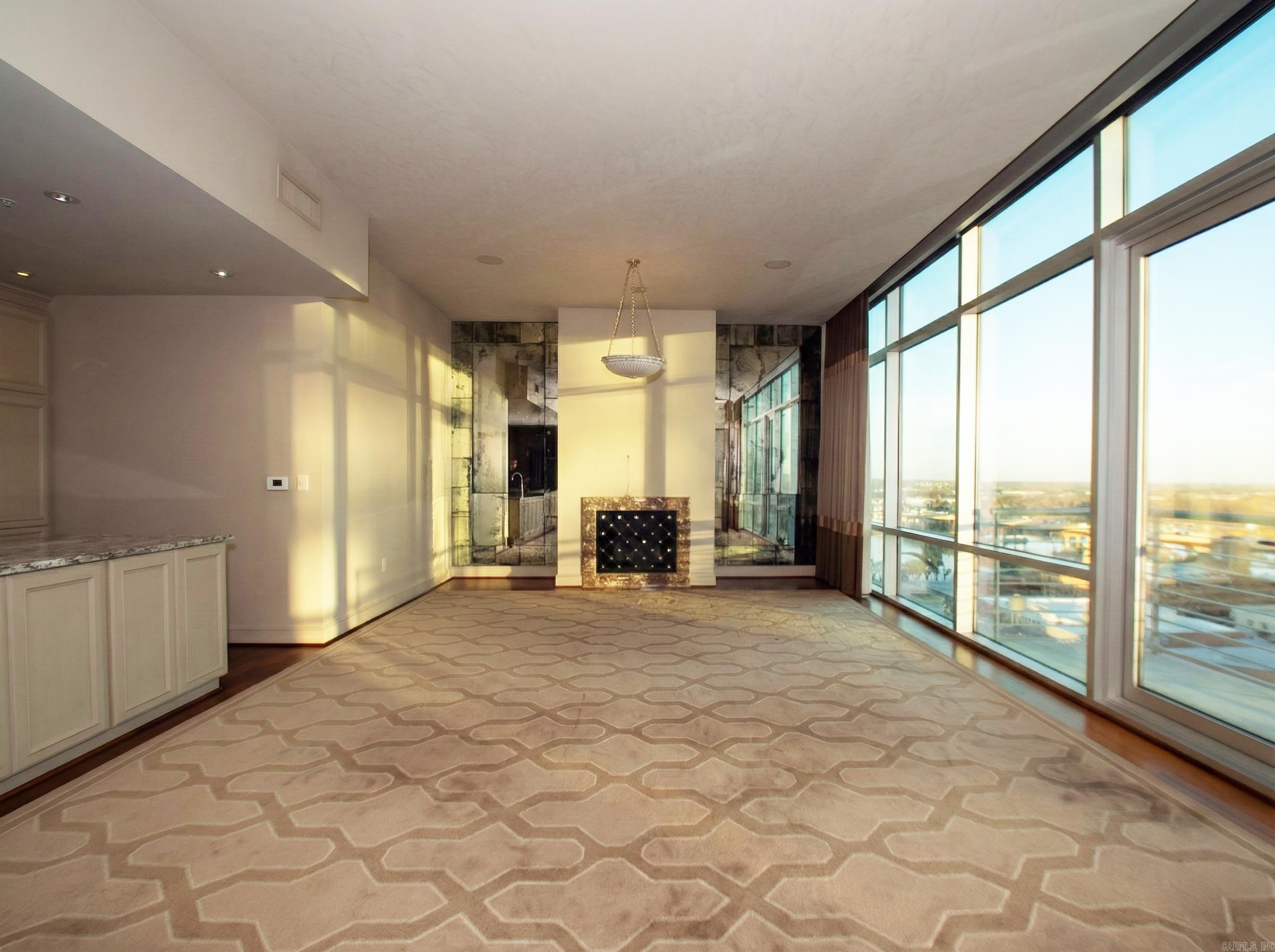 300 E Third Unit: 1504