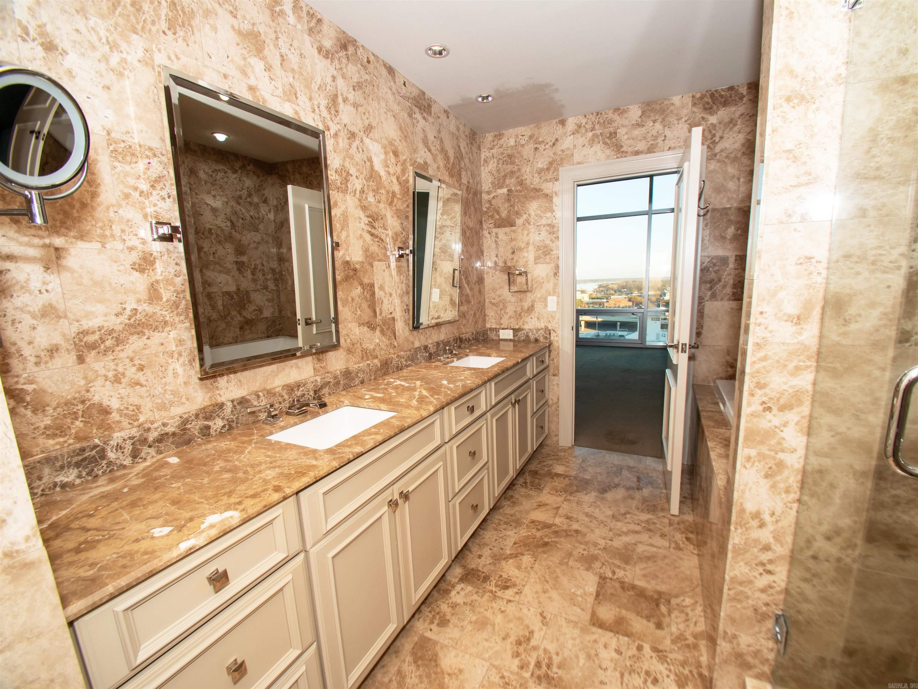 300 E Third Unit: 1504