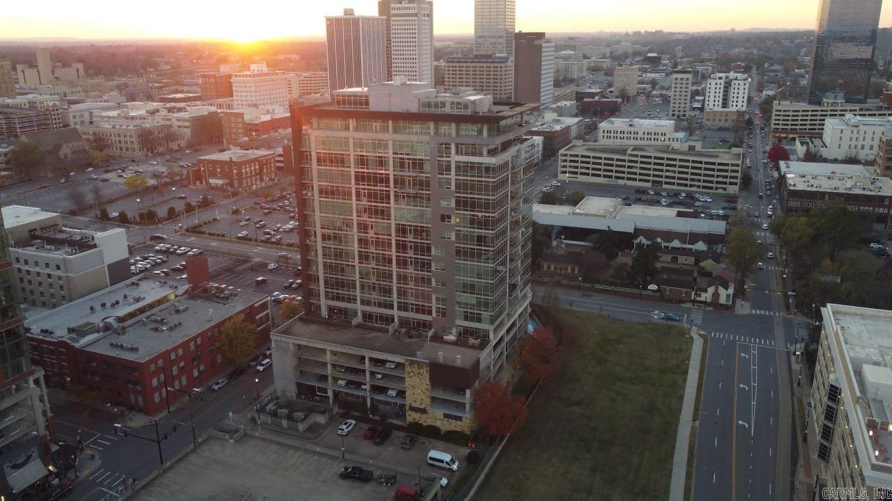 300 E Third Unit: 1504