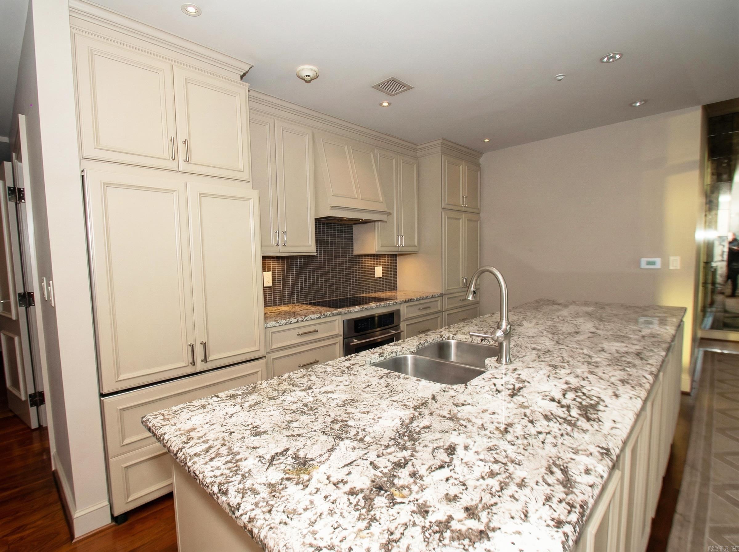 300 E Third Unit: 1504