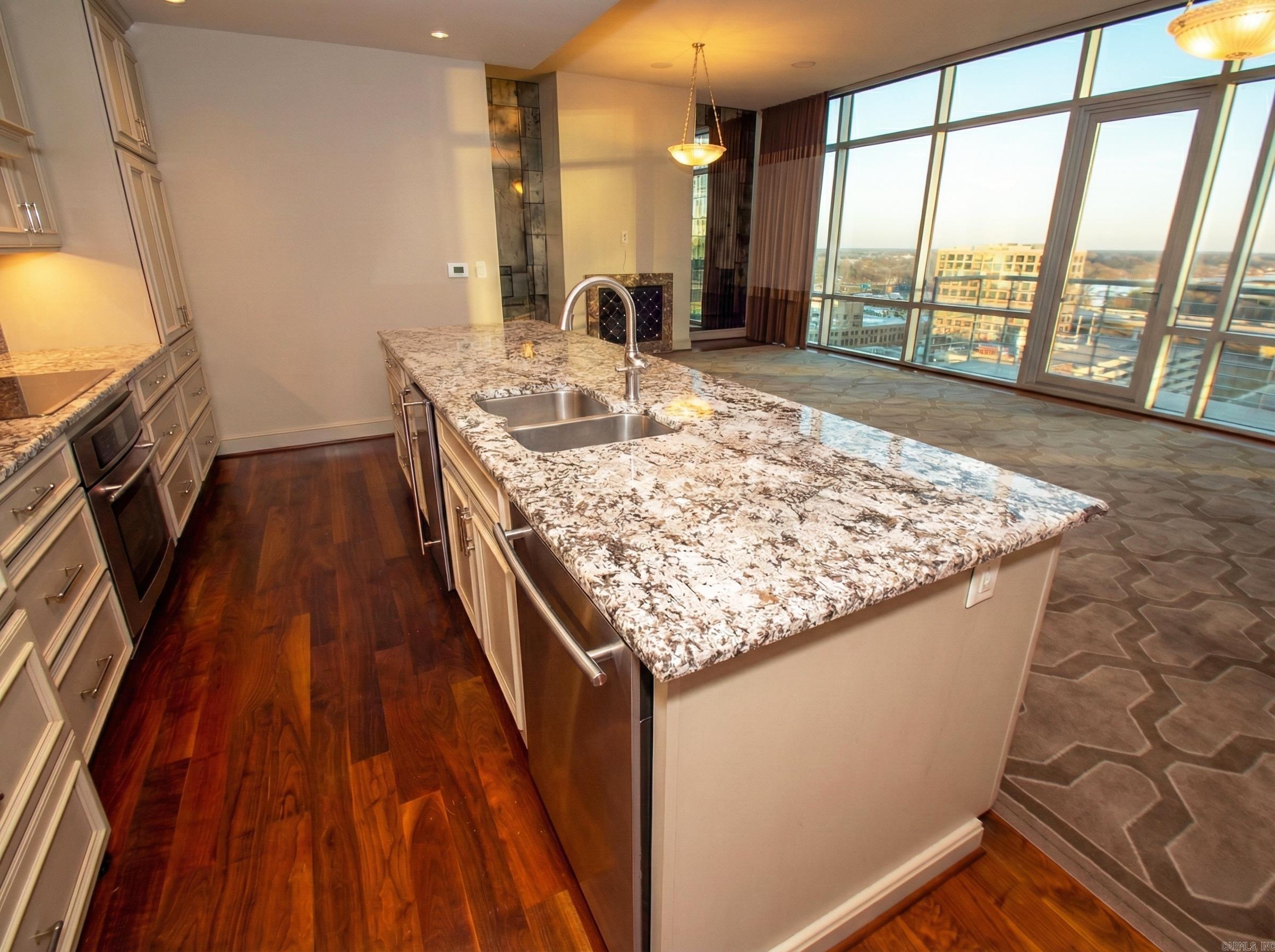 300 E Third Unit: 1504