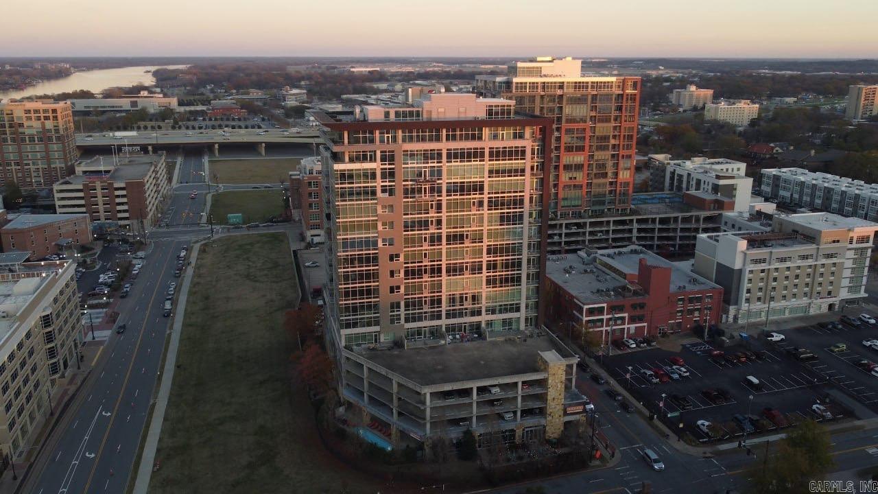 300 E Third Unit: 1504