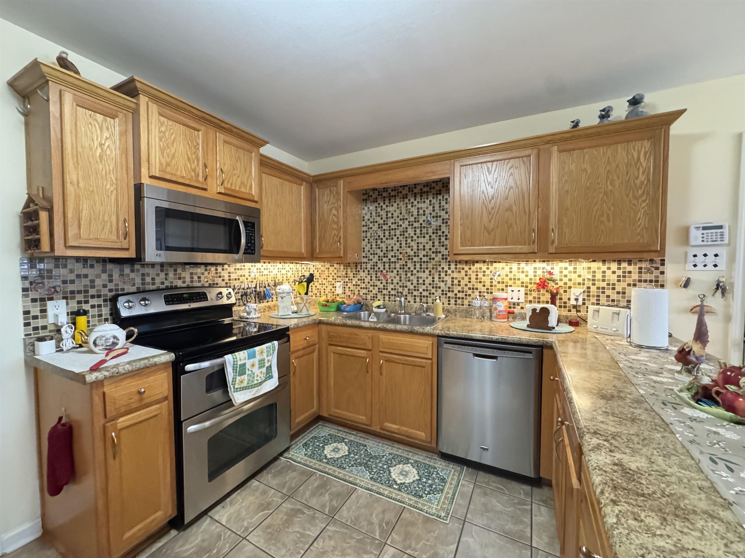 211 W Valentine