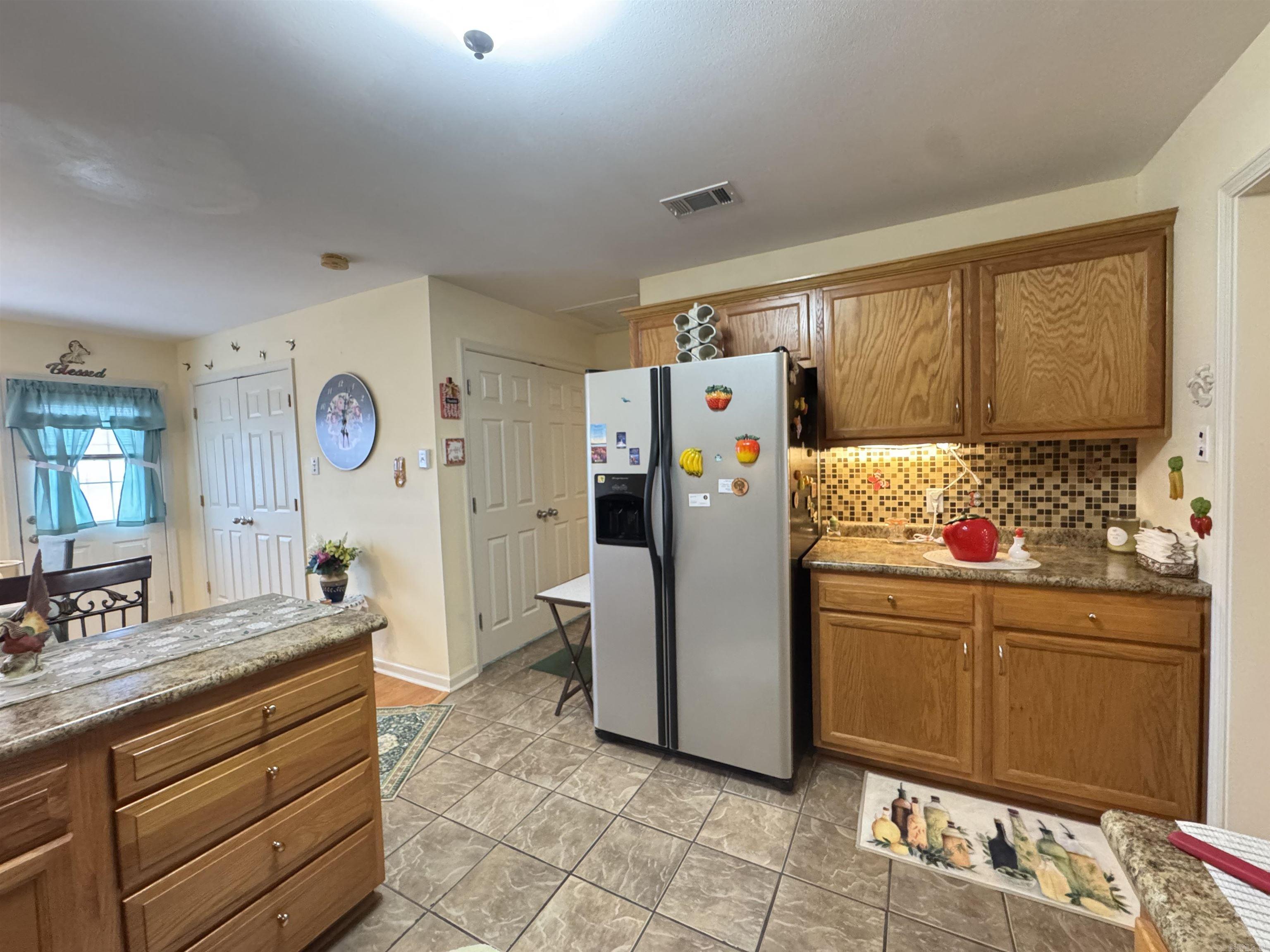 211 W Valentine