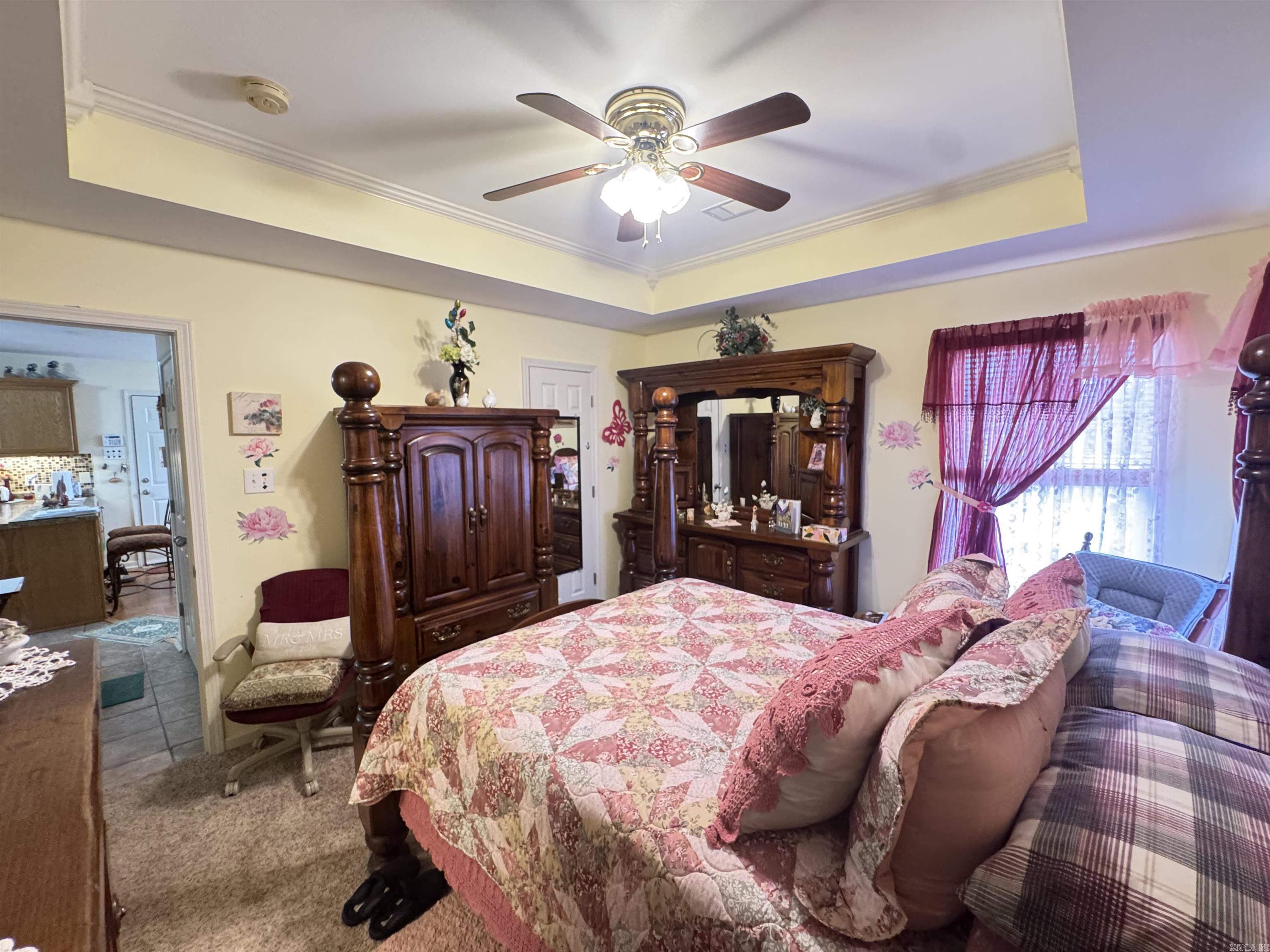 211 W Valentine