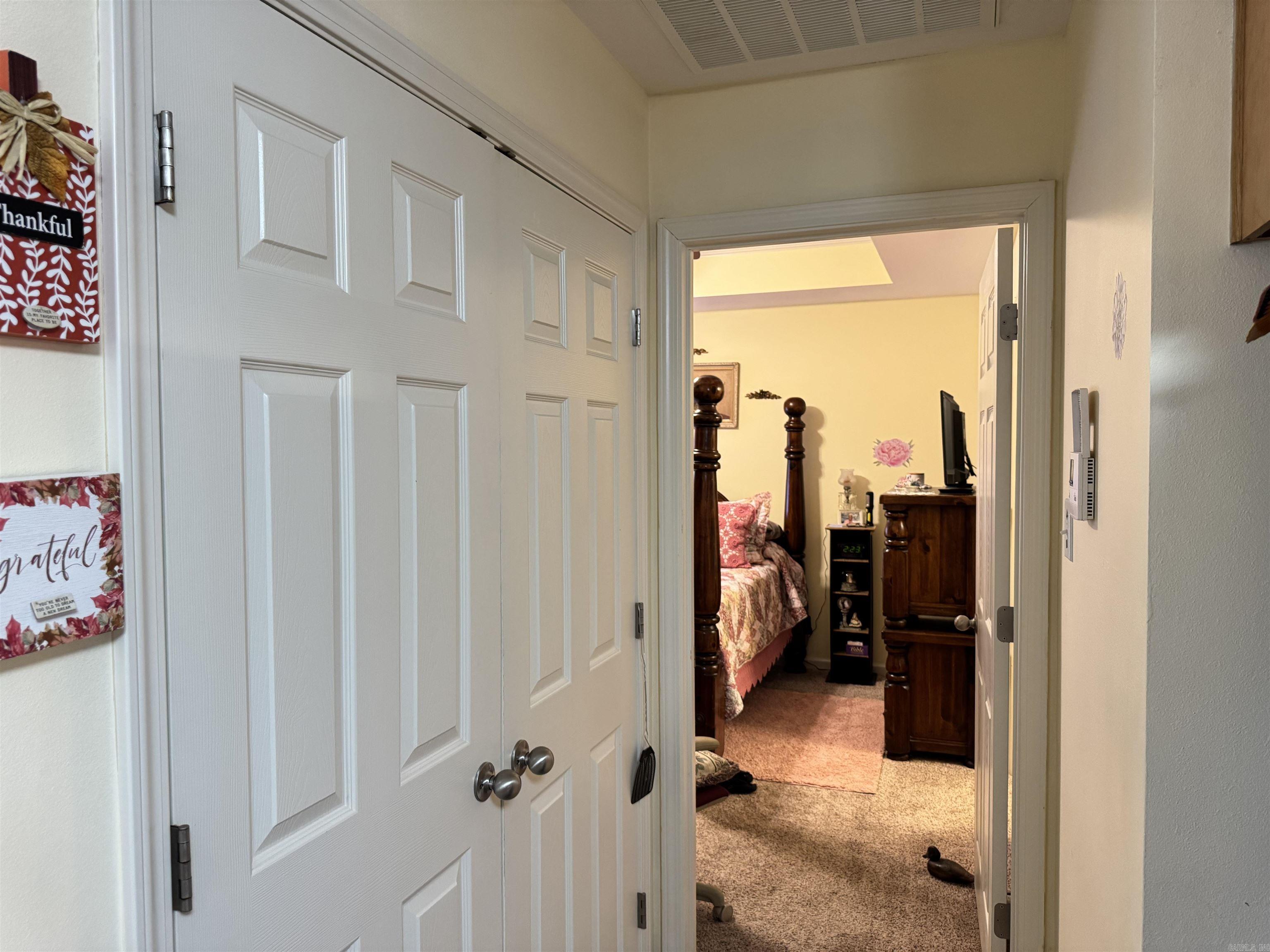 211 W Valentine