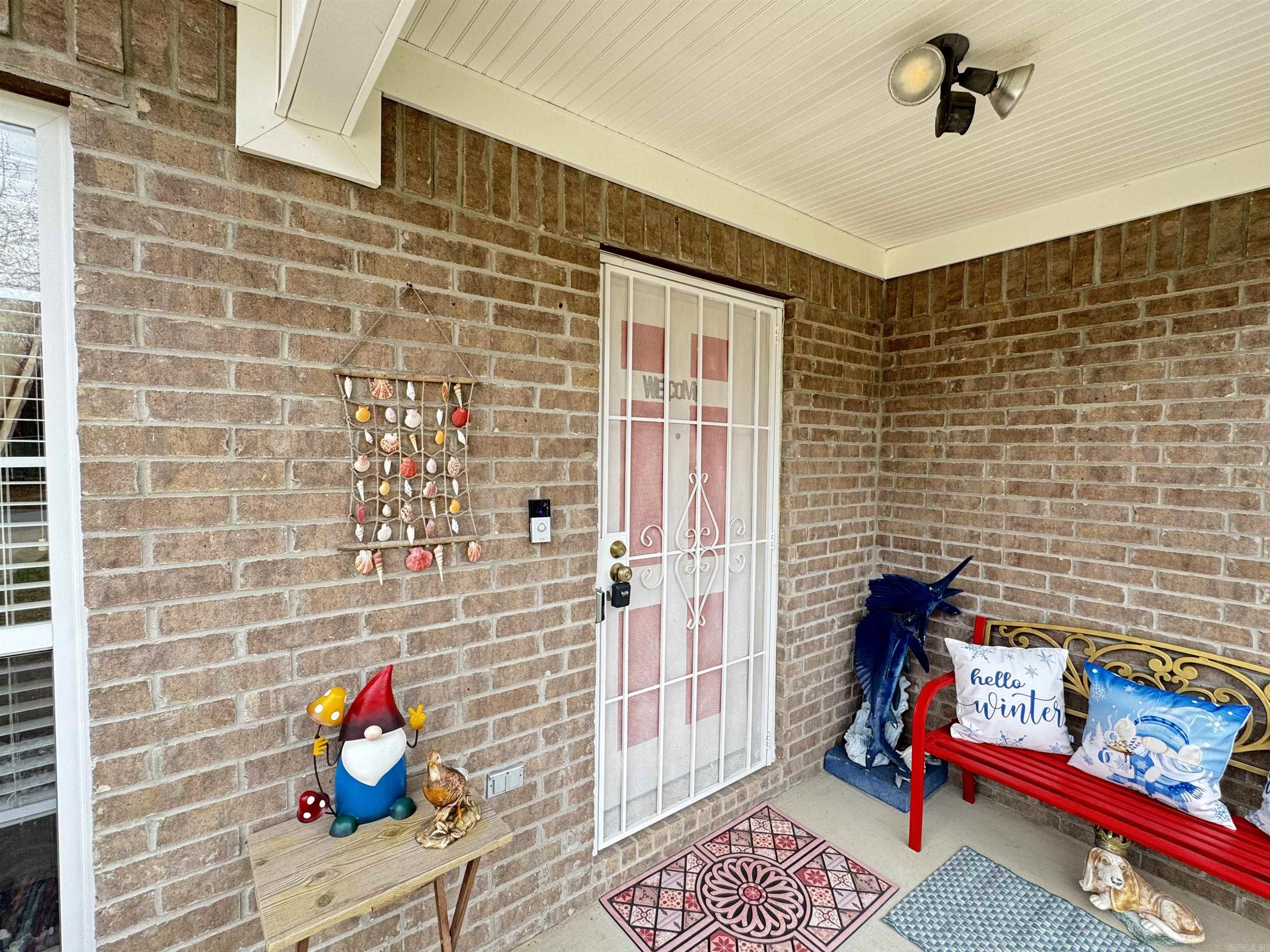 211 W Valentine