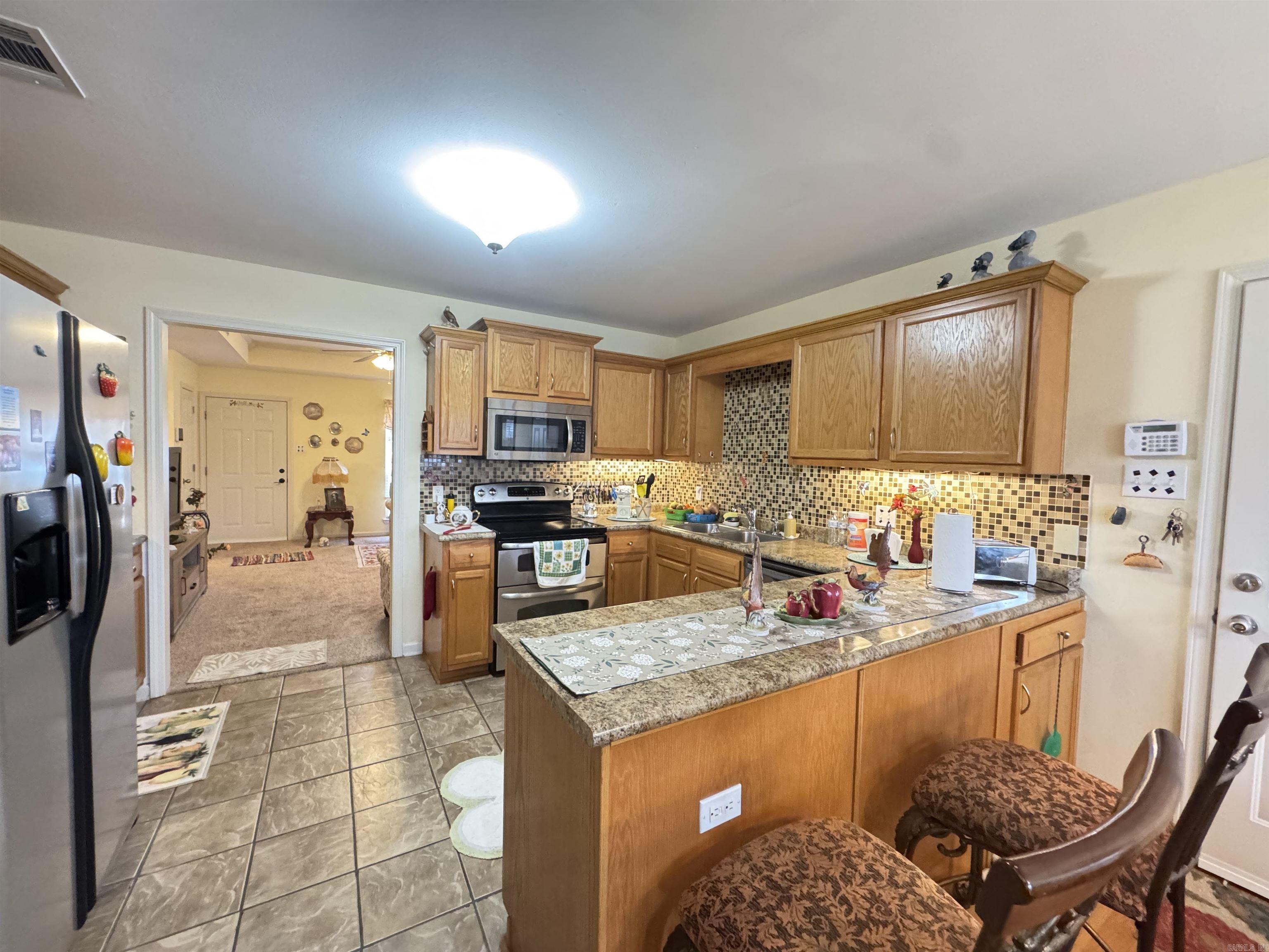 211 W Valentine