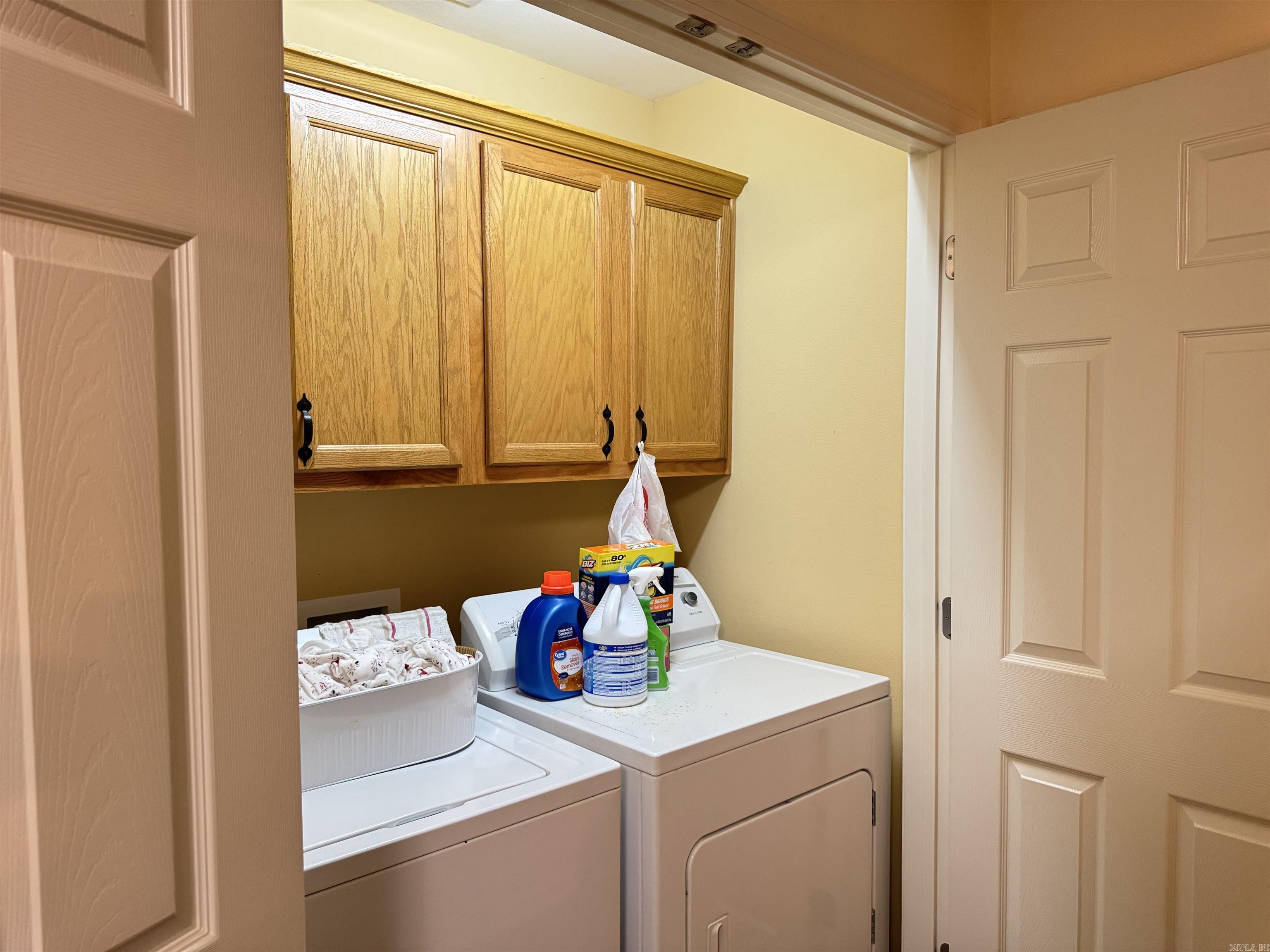 211 W Valentine