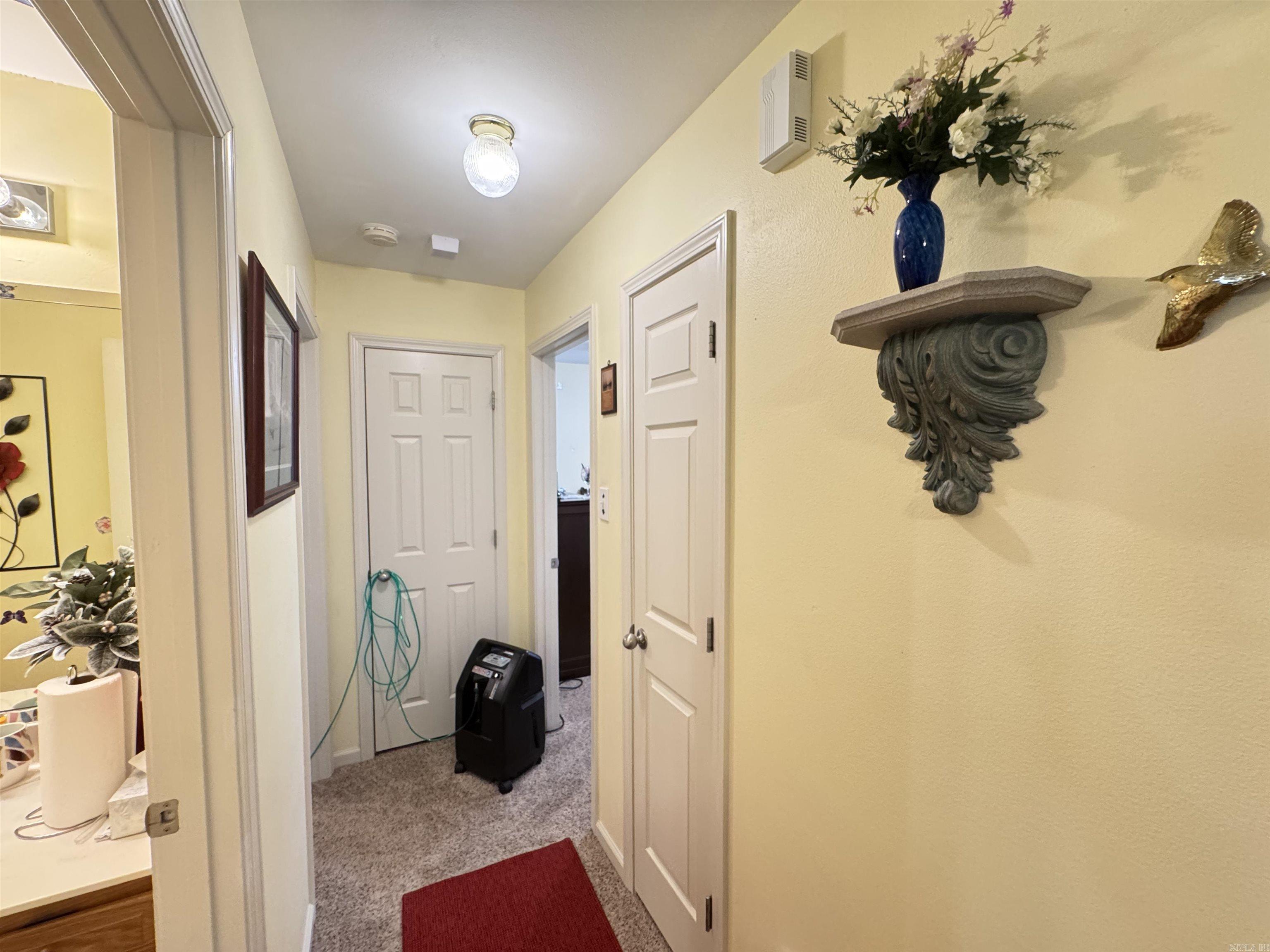 211 W Valentine